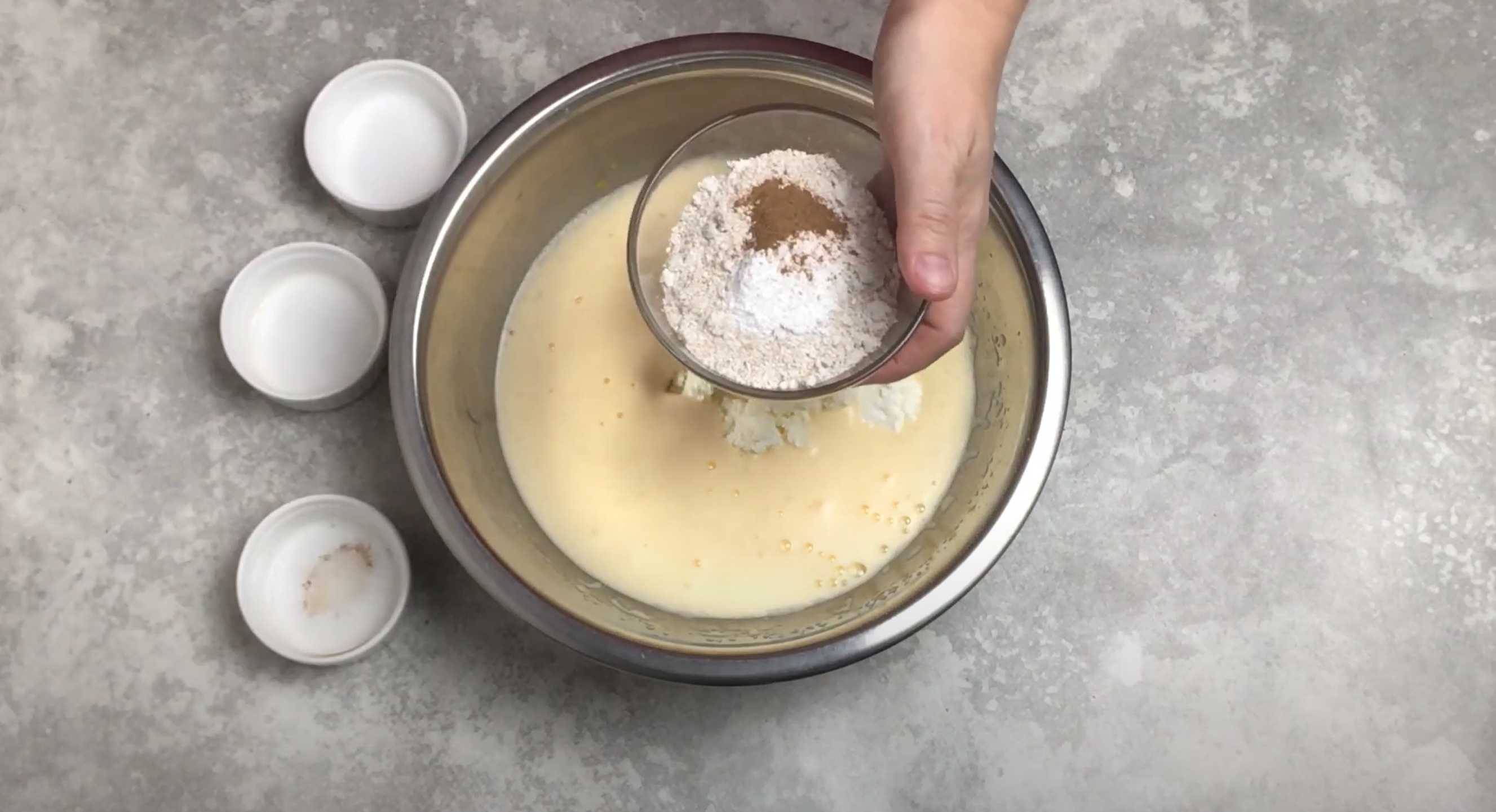 ПП шарлотка с яблоками и творогом без сахара-Шаг 4