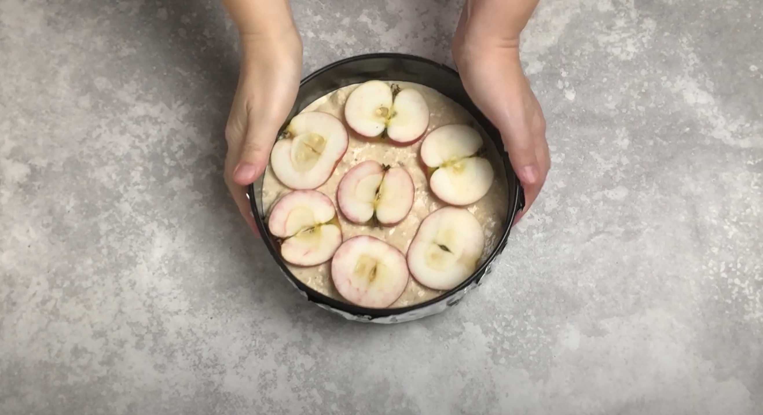ПП шарлотка с яблоками и творогом без сахара-Шаг 8
