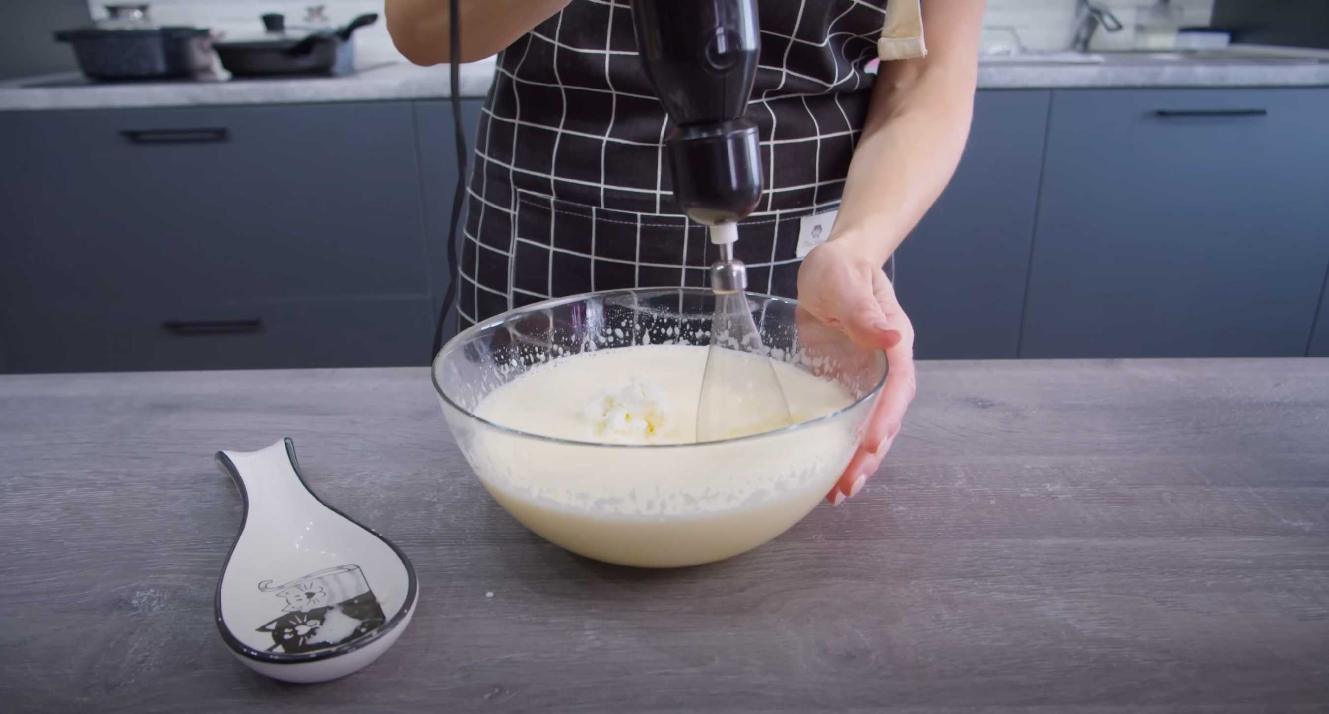 Шарлотка творожная с яблоками в духовке-Шаг 4