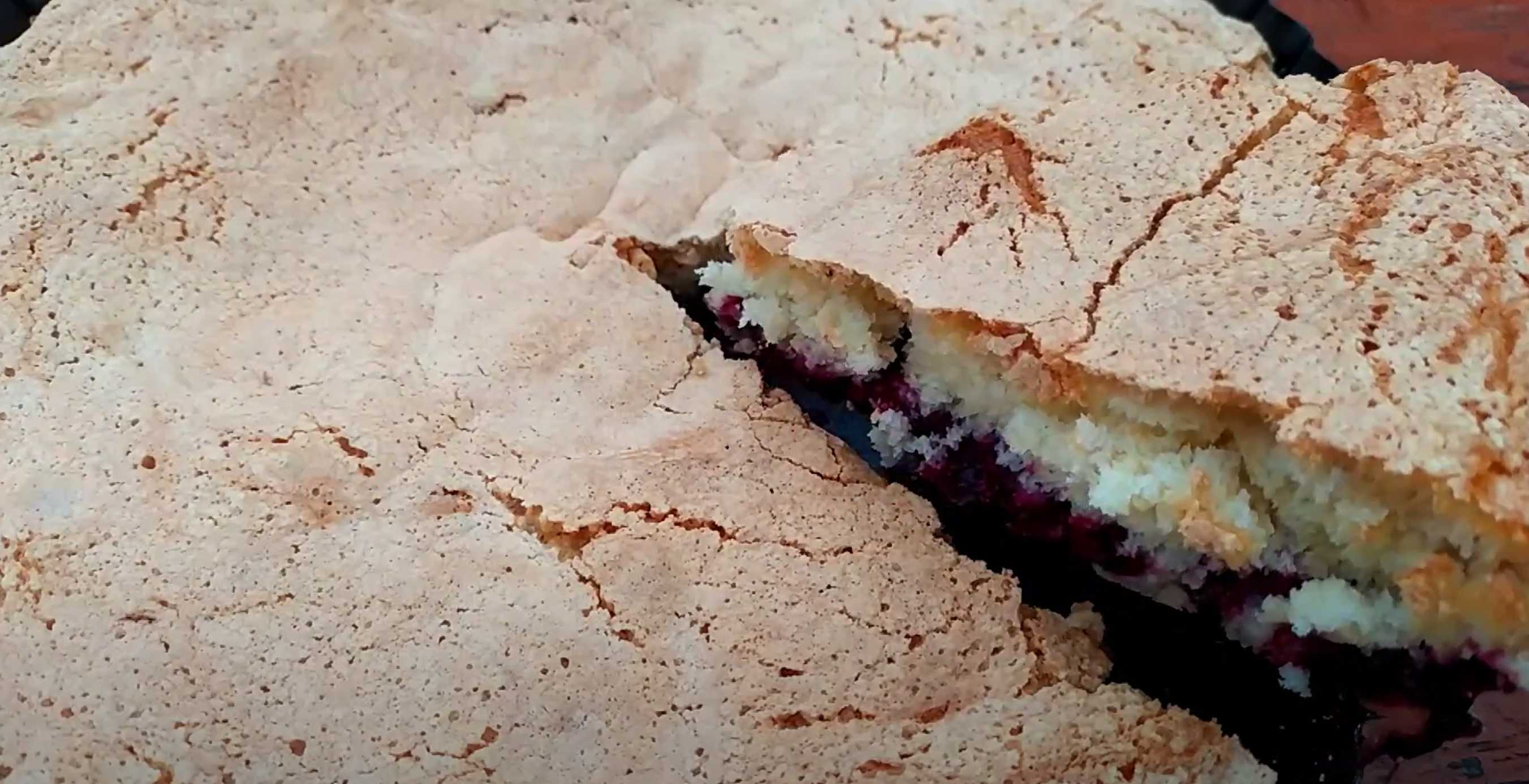Шарлотка с черной смородиной-Шаг 5