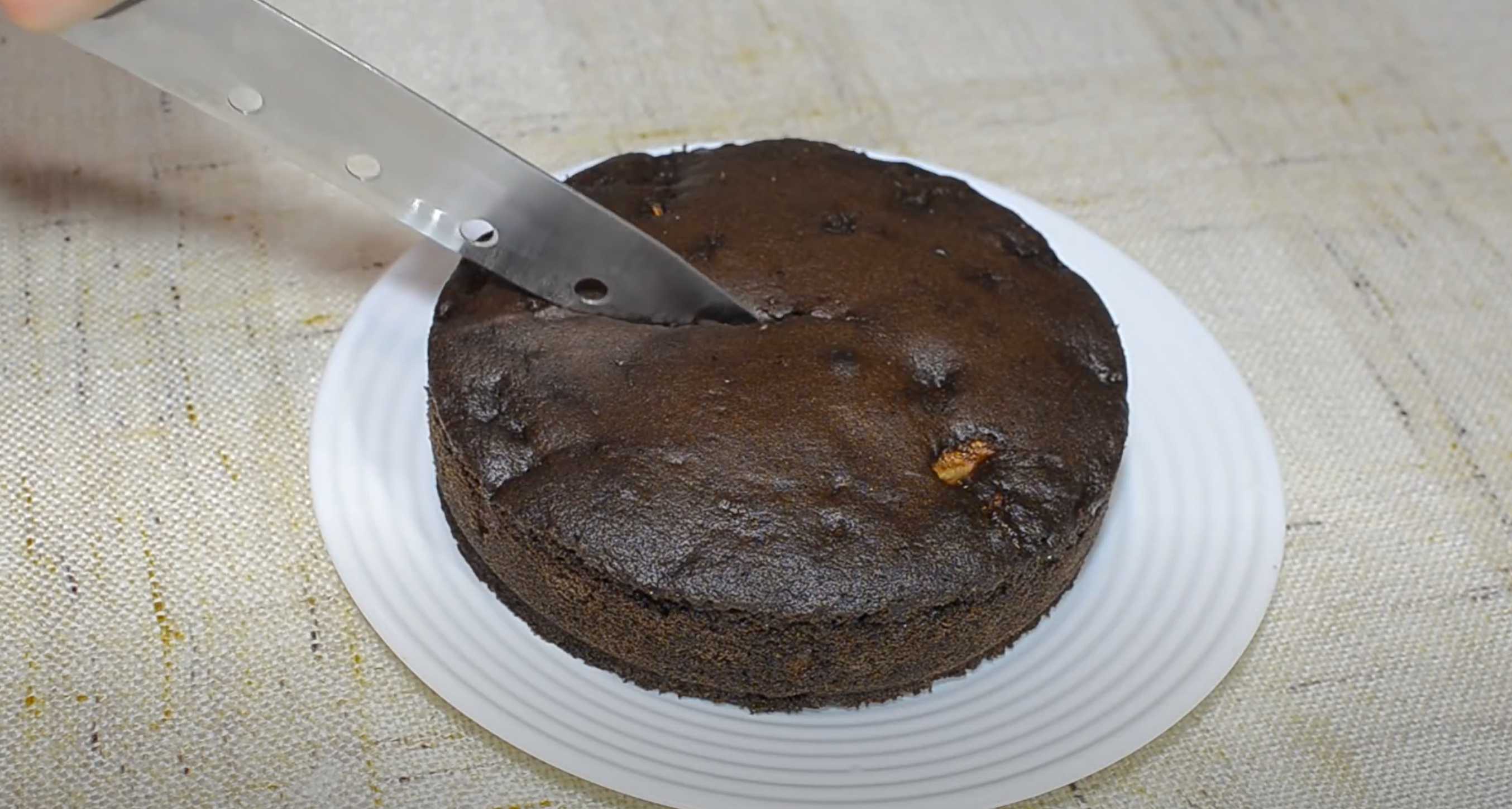 Шоколадная шарлотка с яблоками-Шаг 10