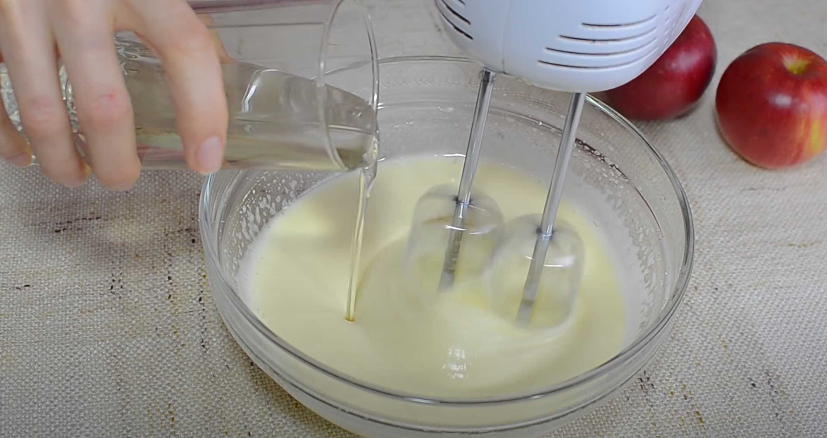 Шоколадная шарлотка с яблоками-Шаг 4