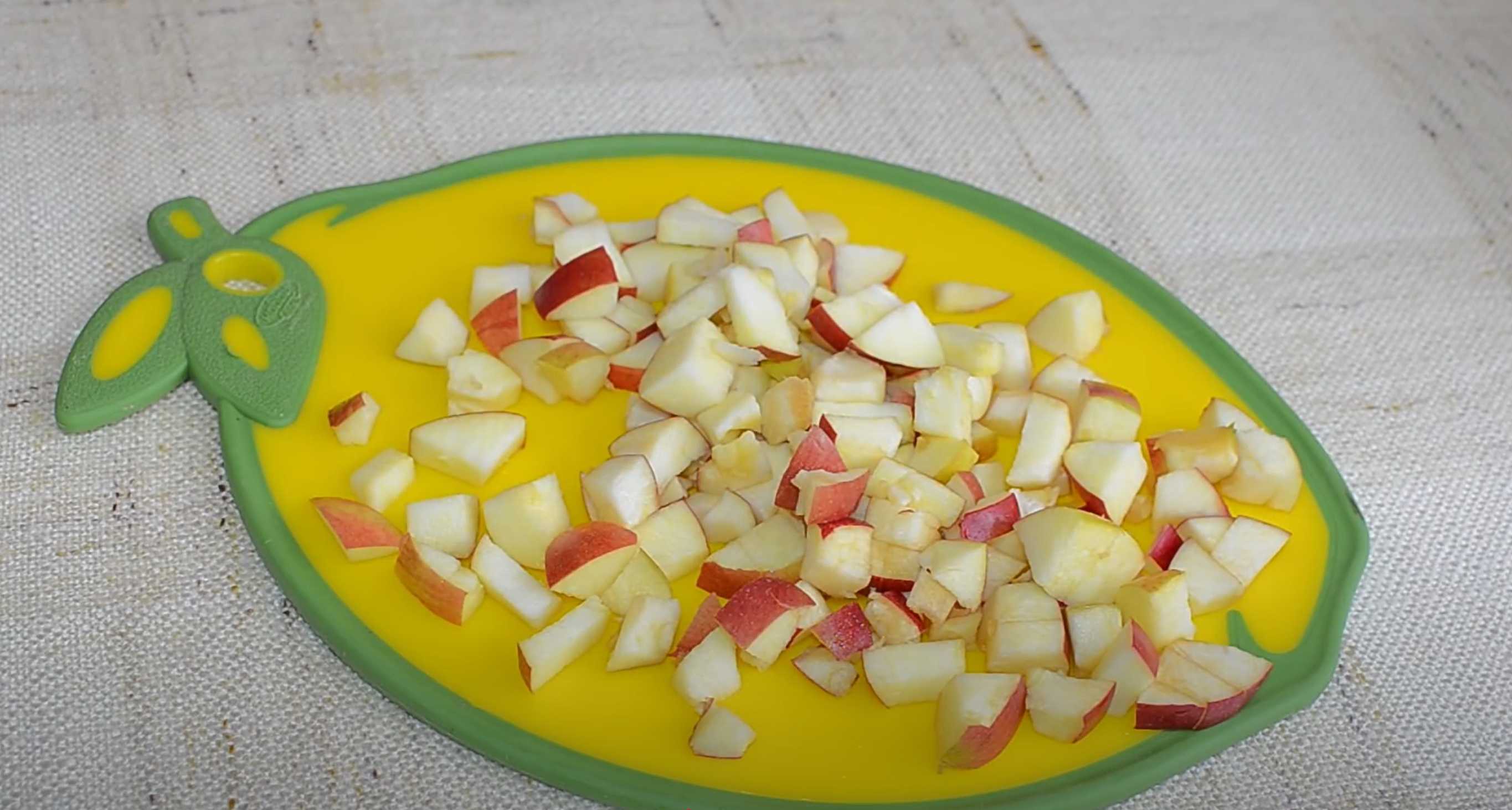 Шоколадная шарлотка с яблоками-Шаг 6