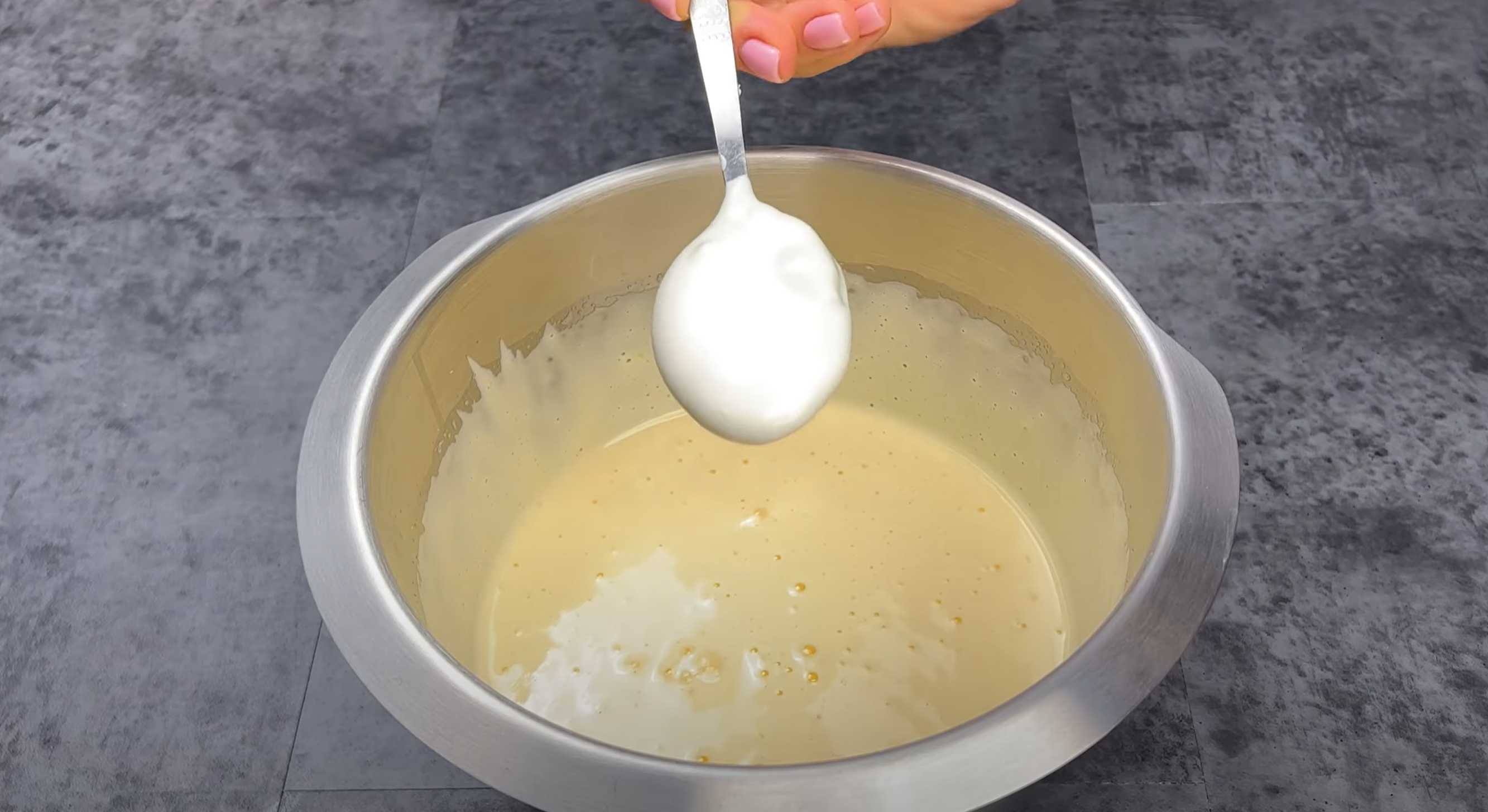 Шарлотка с яблоками и корицей-Шаг 3