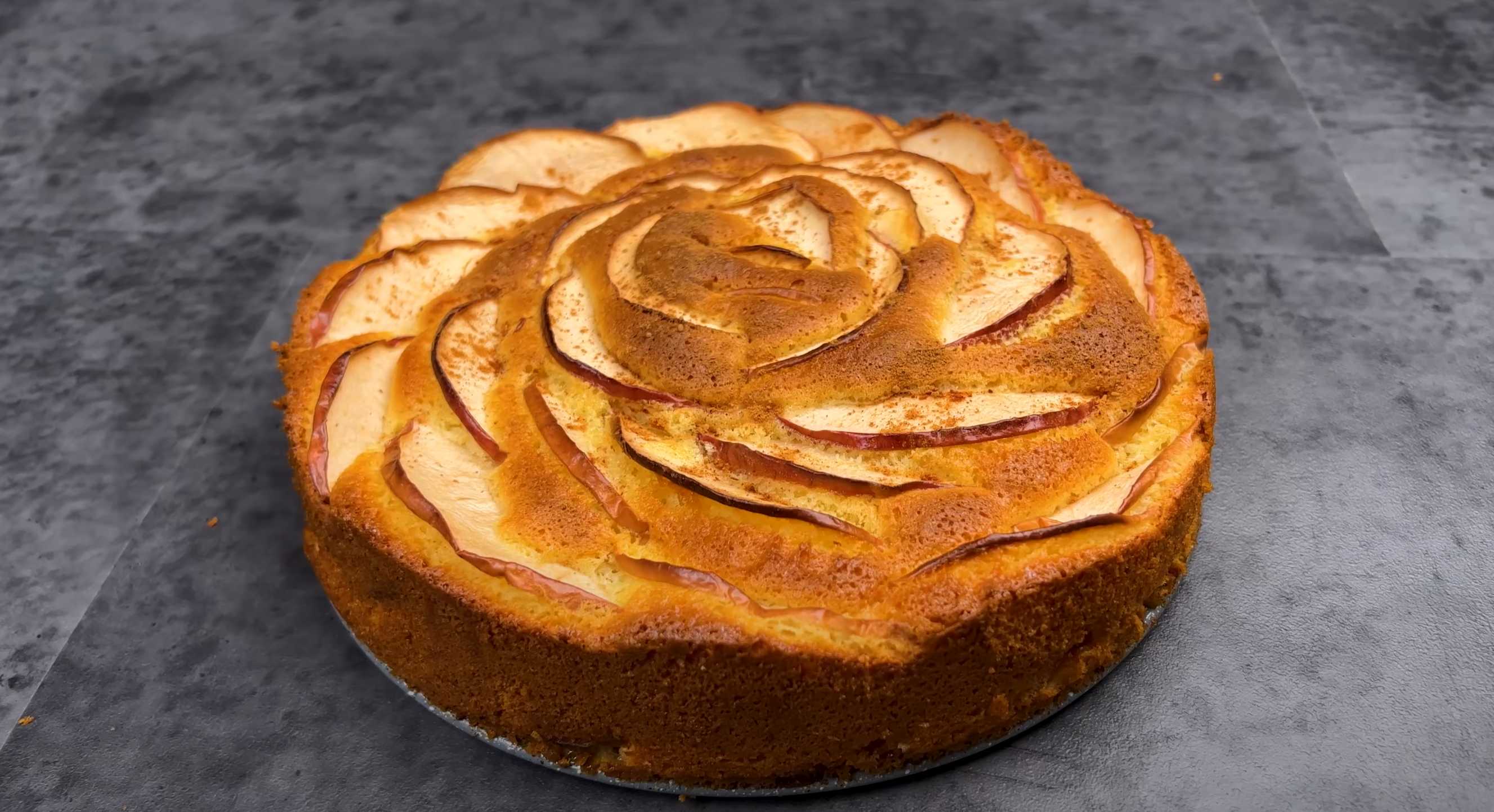 Шарлотка с яблоками и корицей-Шаг 10