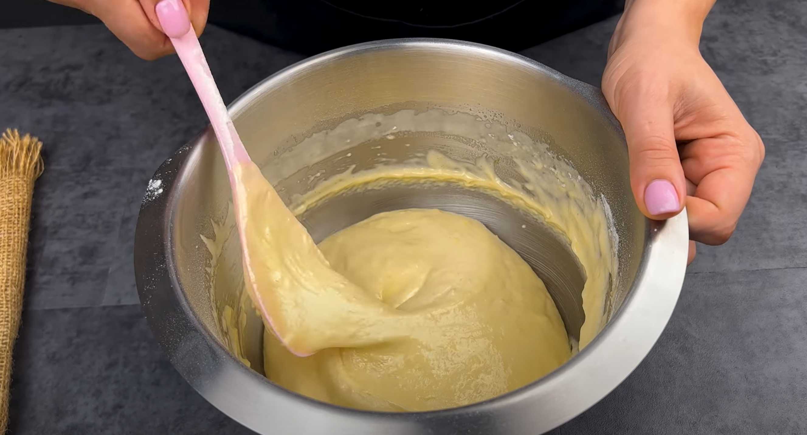 Шарлотка с яблоками и корицей-Шаг 4