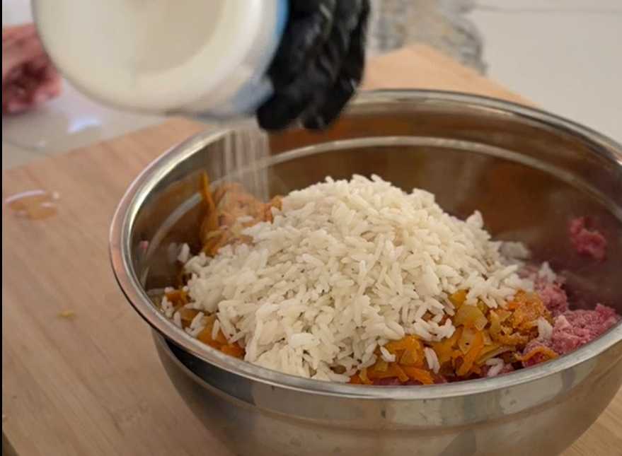 Фарш из свежей говядины с овощами и рисом-Шаг 5