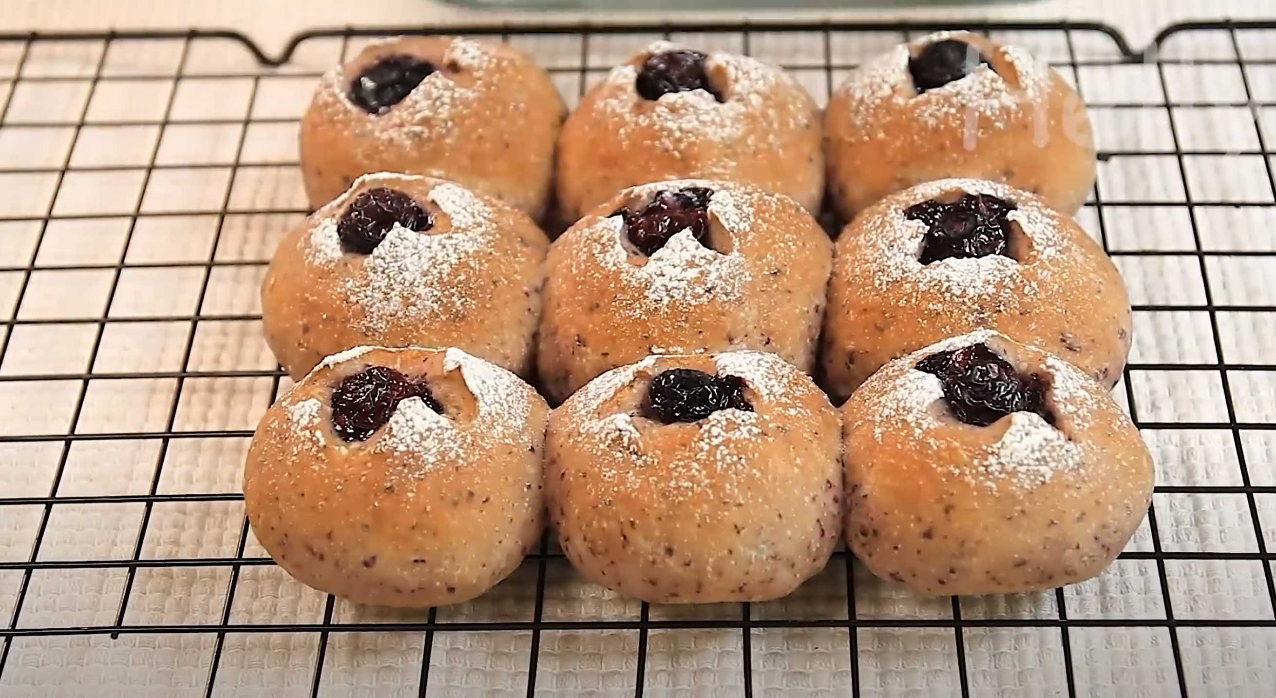 Булочки с черникой-Шаг 10