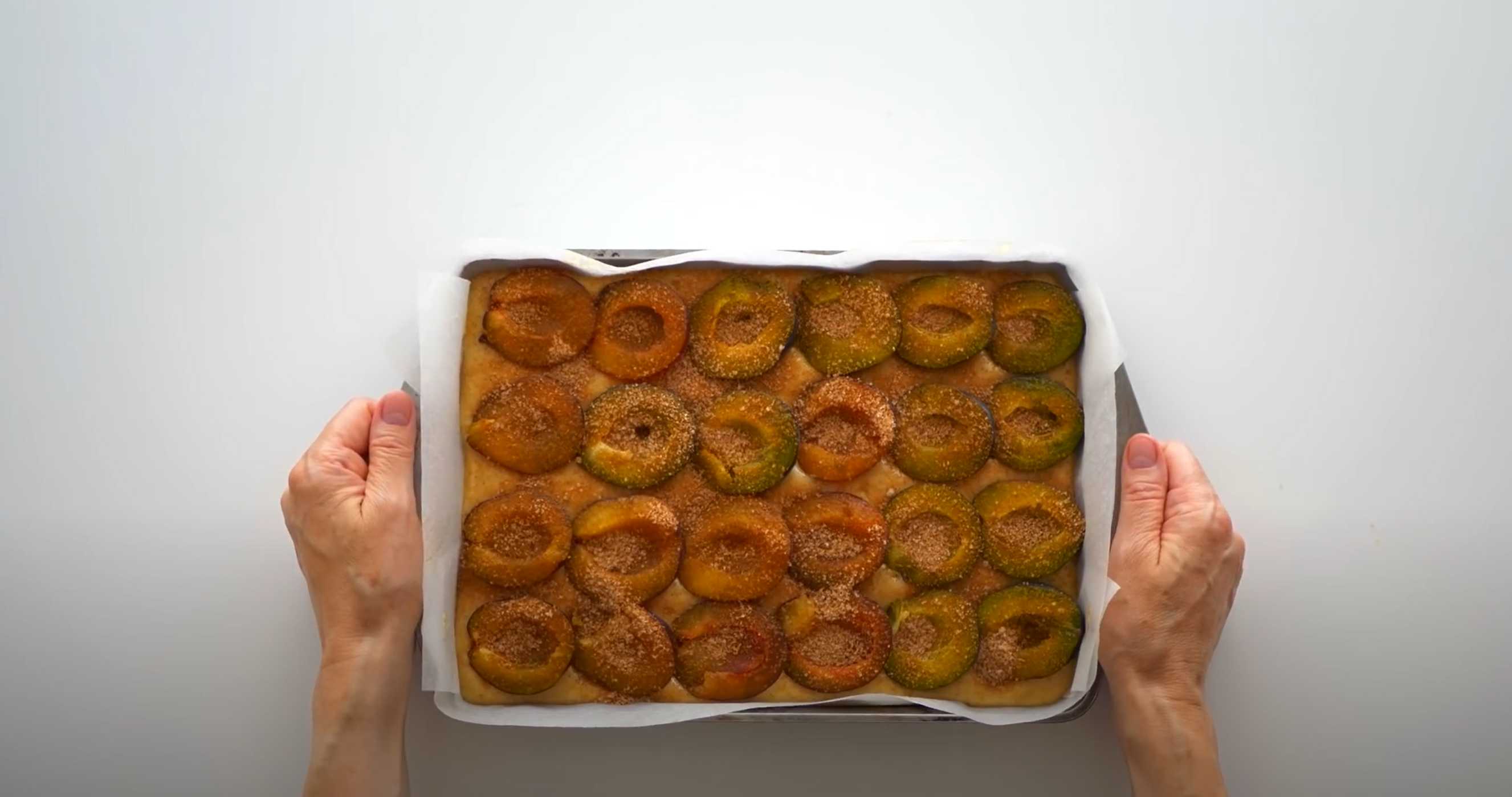 Шарлотка со сливами в духовке-Шаг 7