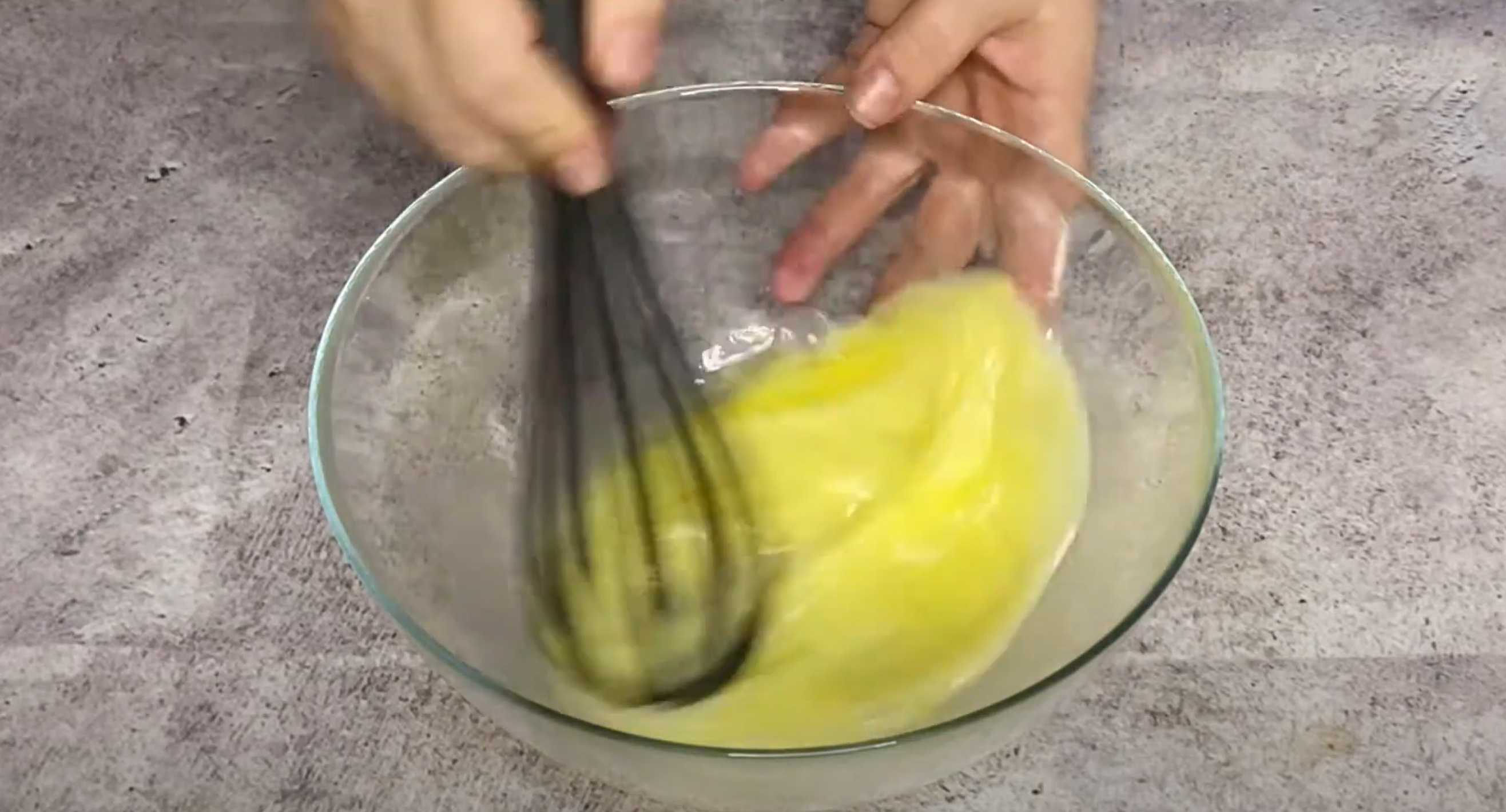 Шарлотка с яблоками на кефире-Шаг 3