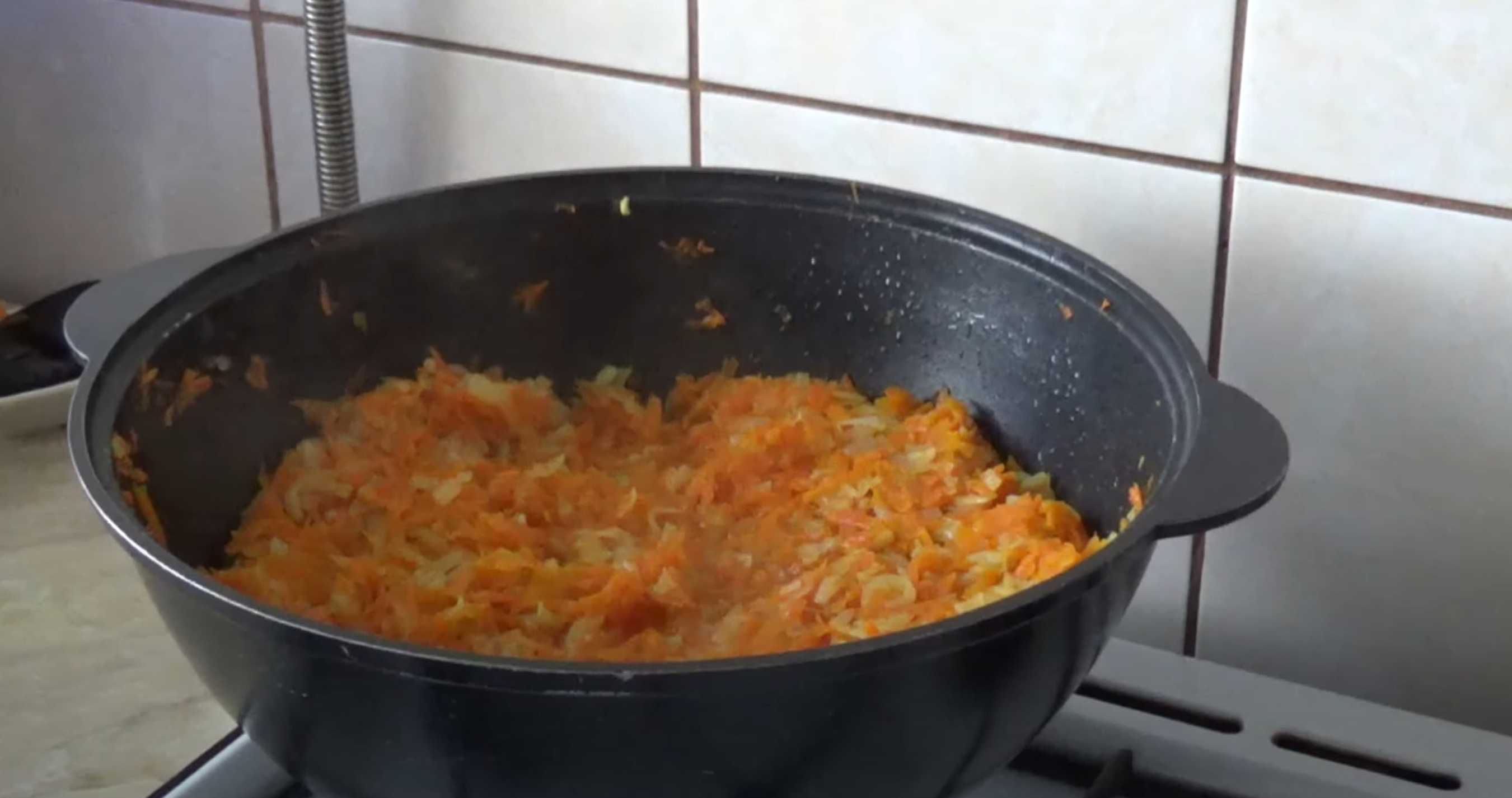 Солянка с грибами на зиму в банке-Шаг 2