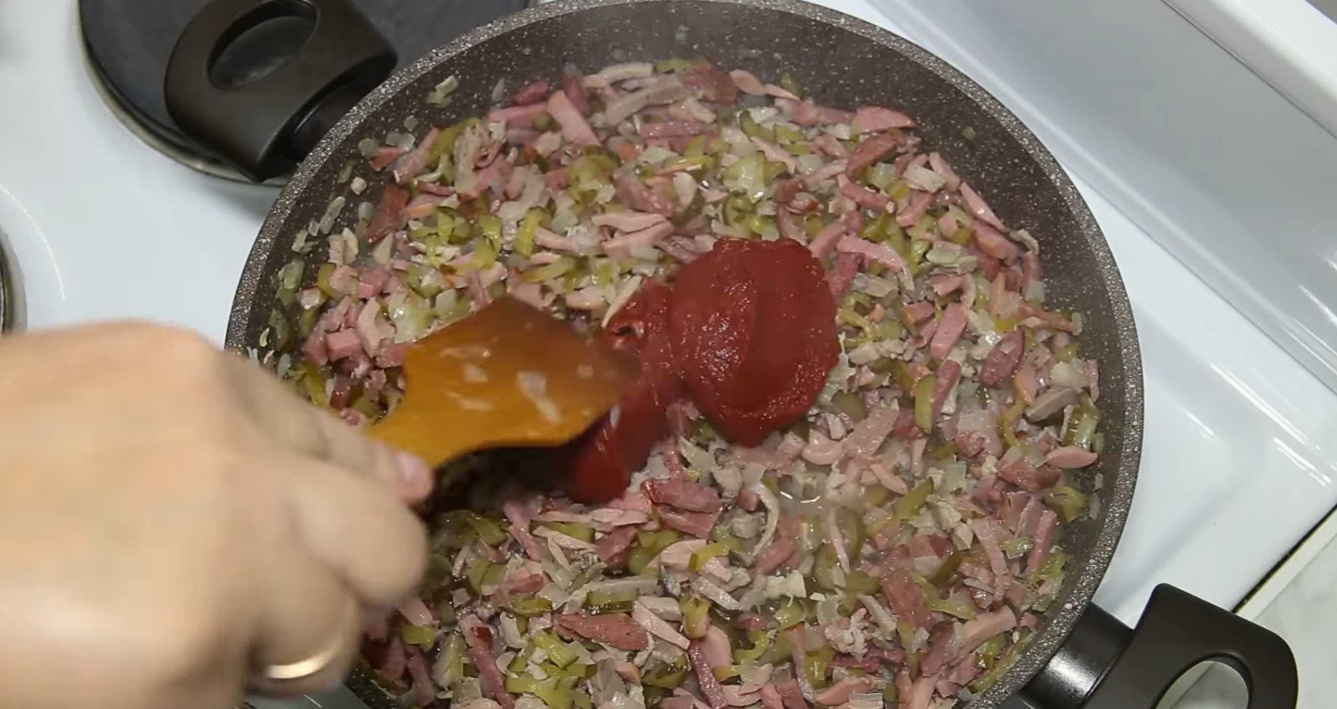 Солянка без мяса с колбасой-Шаг 7