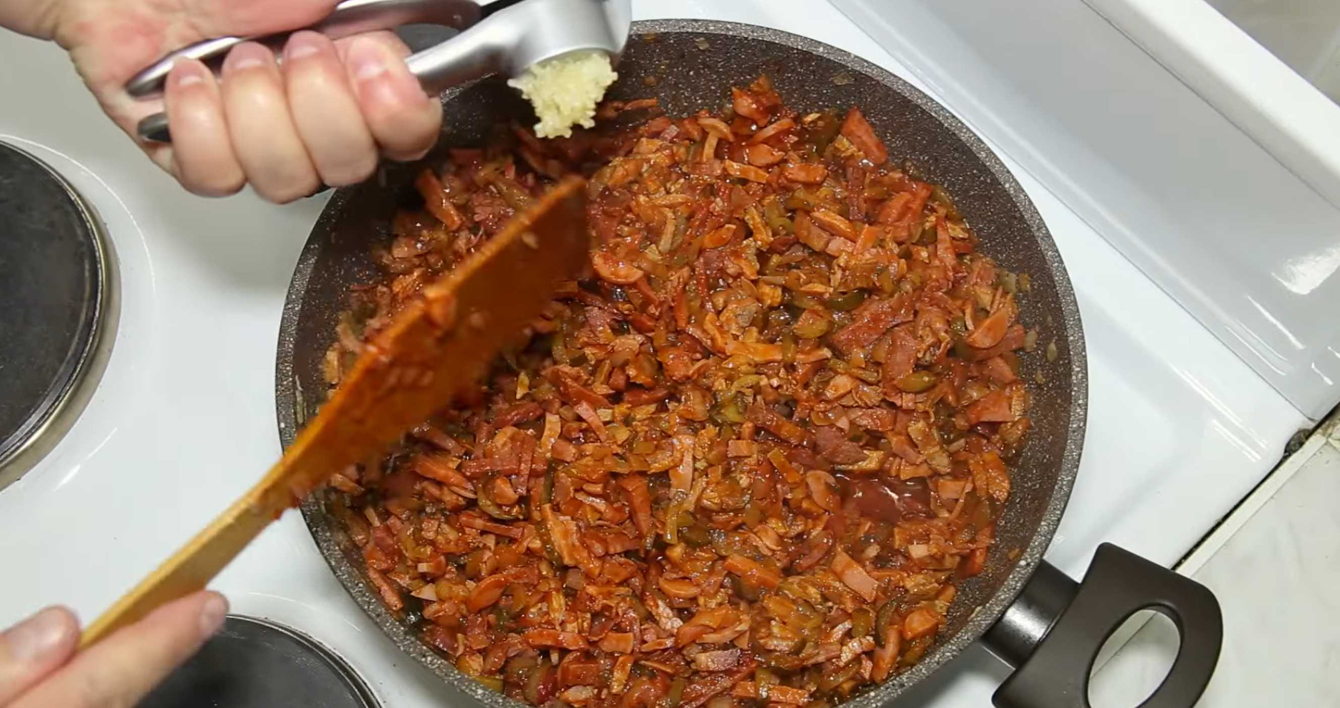 Солянка без мяса с колбасой-Шаг 8