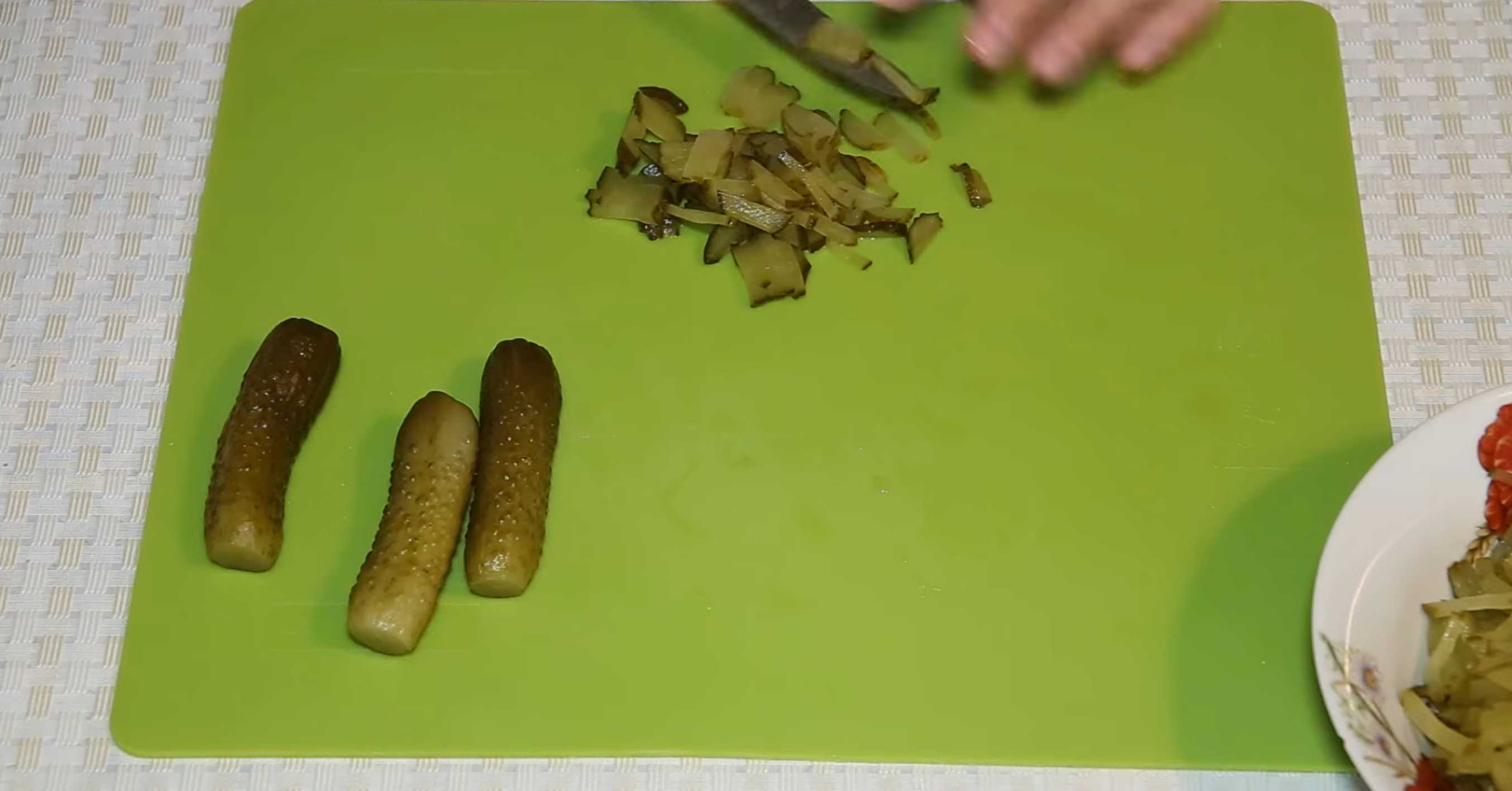 Солянка без мяса с колбасой-Шаг 1