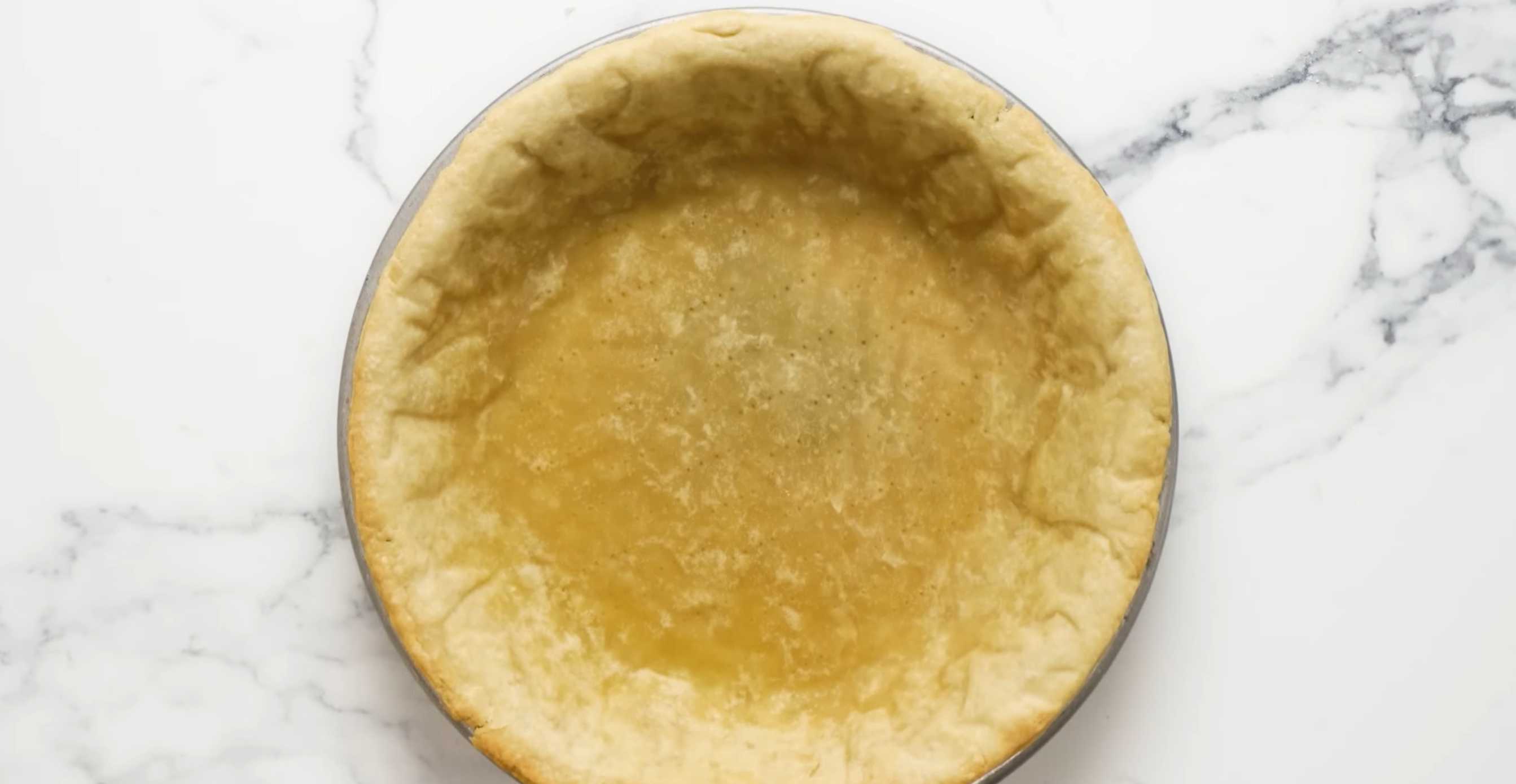 Выпекайте в разогретой до 200 градусов духовке 20 минут, затем остудите. Семейный мясной пирог-Шаг 15