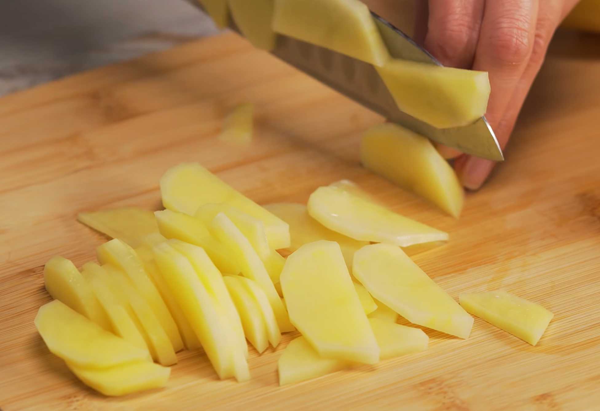 Жареный картофель с лисичками-Шаг 6