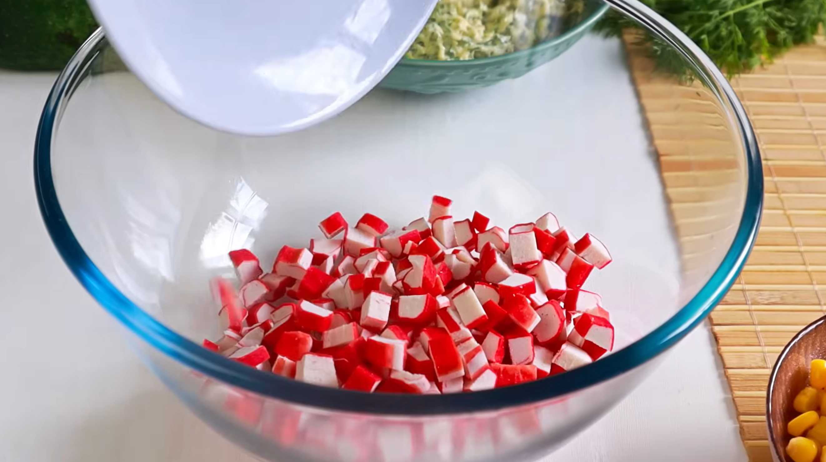 Салат с крабовыми палочками и кукурузой-Шаг 6