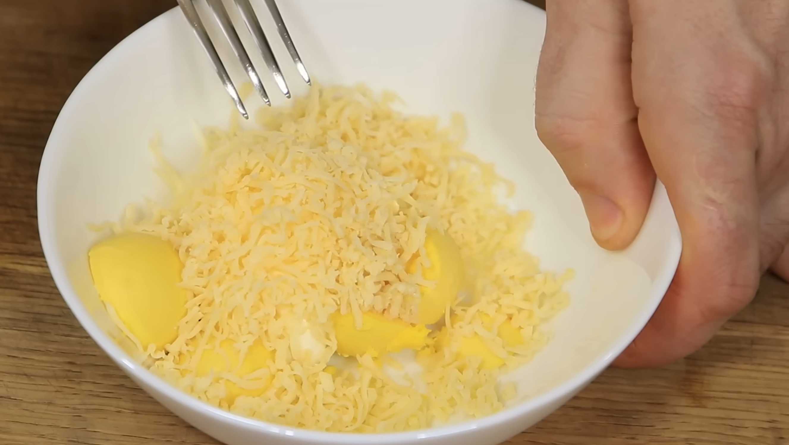 Салат с крабовыми палочками и помидорами-Шаг 8