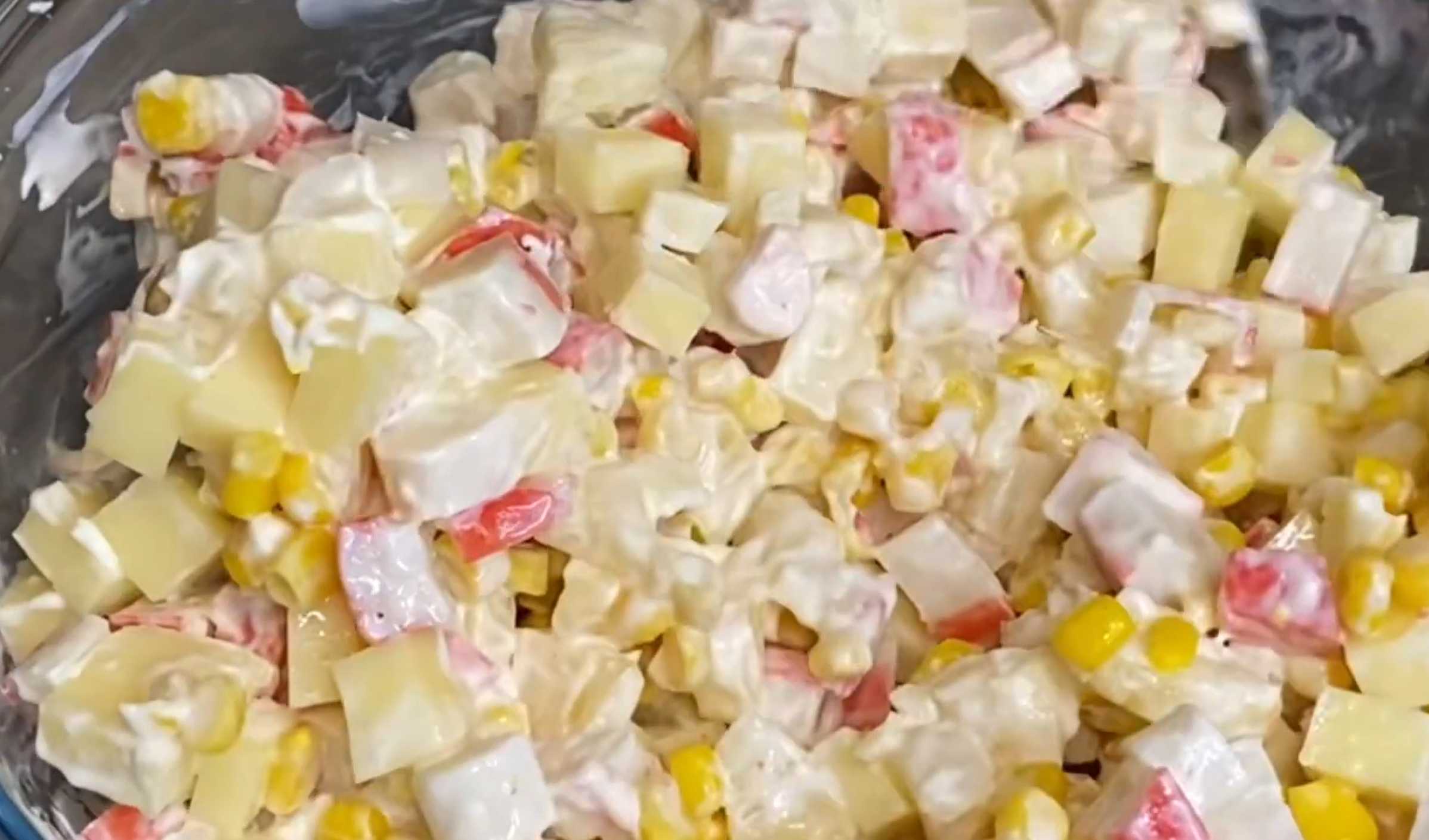 Салат с крабовыми палочками и ананасами-Шаг 6
