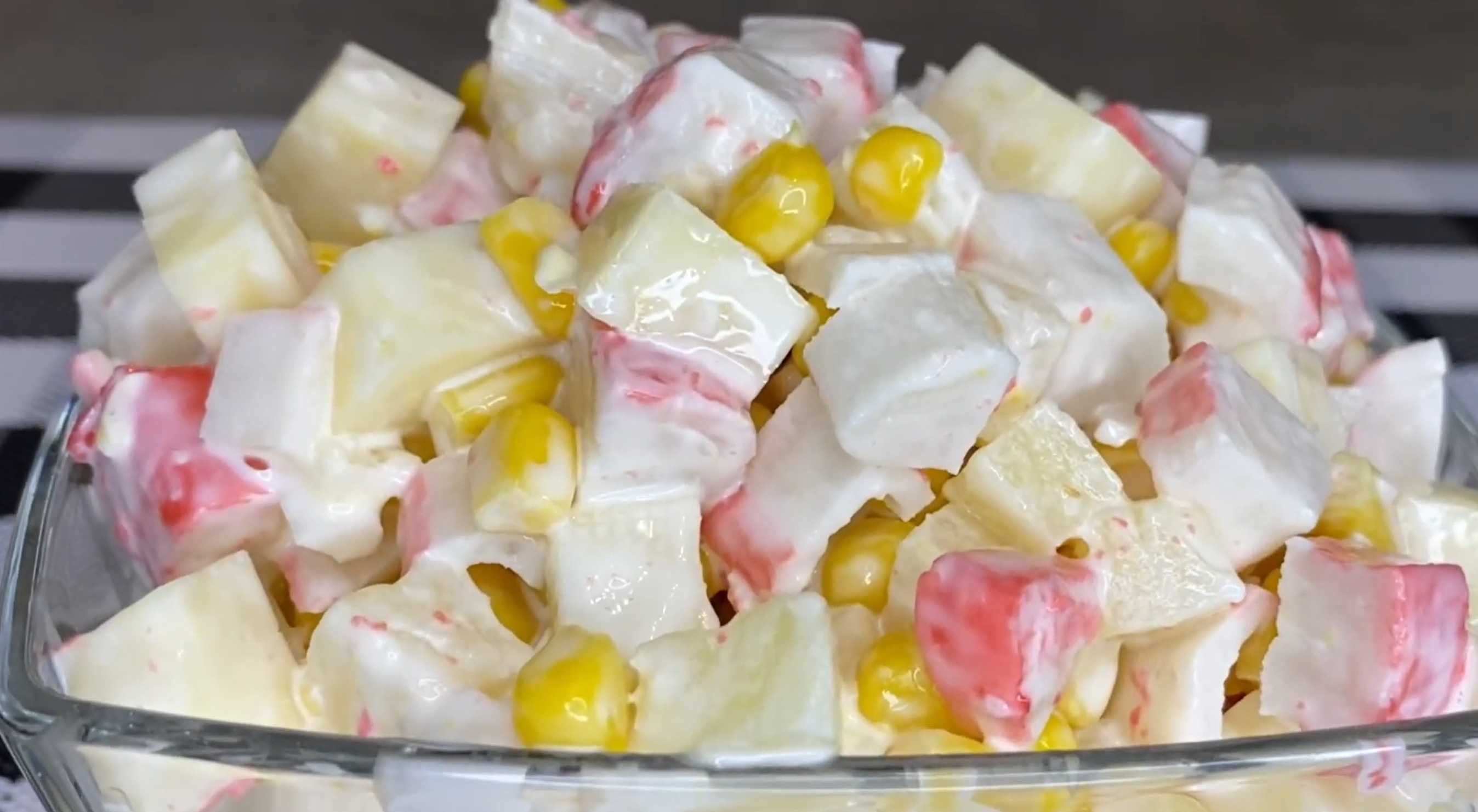 Салат с крабовыми палочками и ананасами-Шаг 7