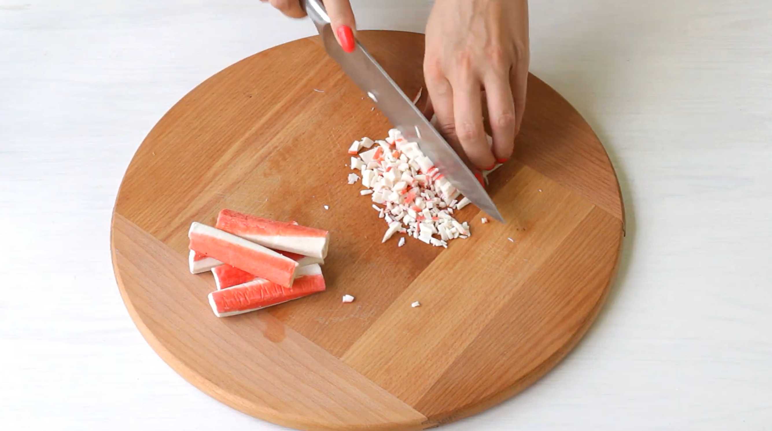 Крабовый салат с кукурузой и огурцом-Шаг 3