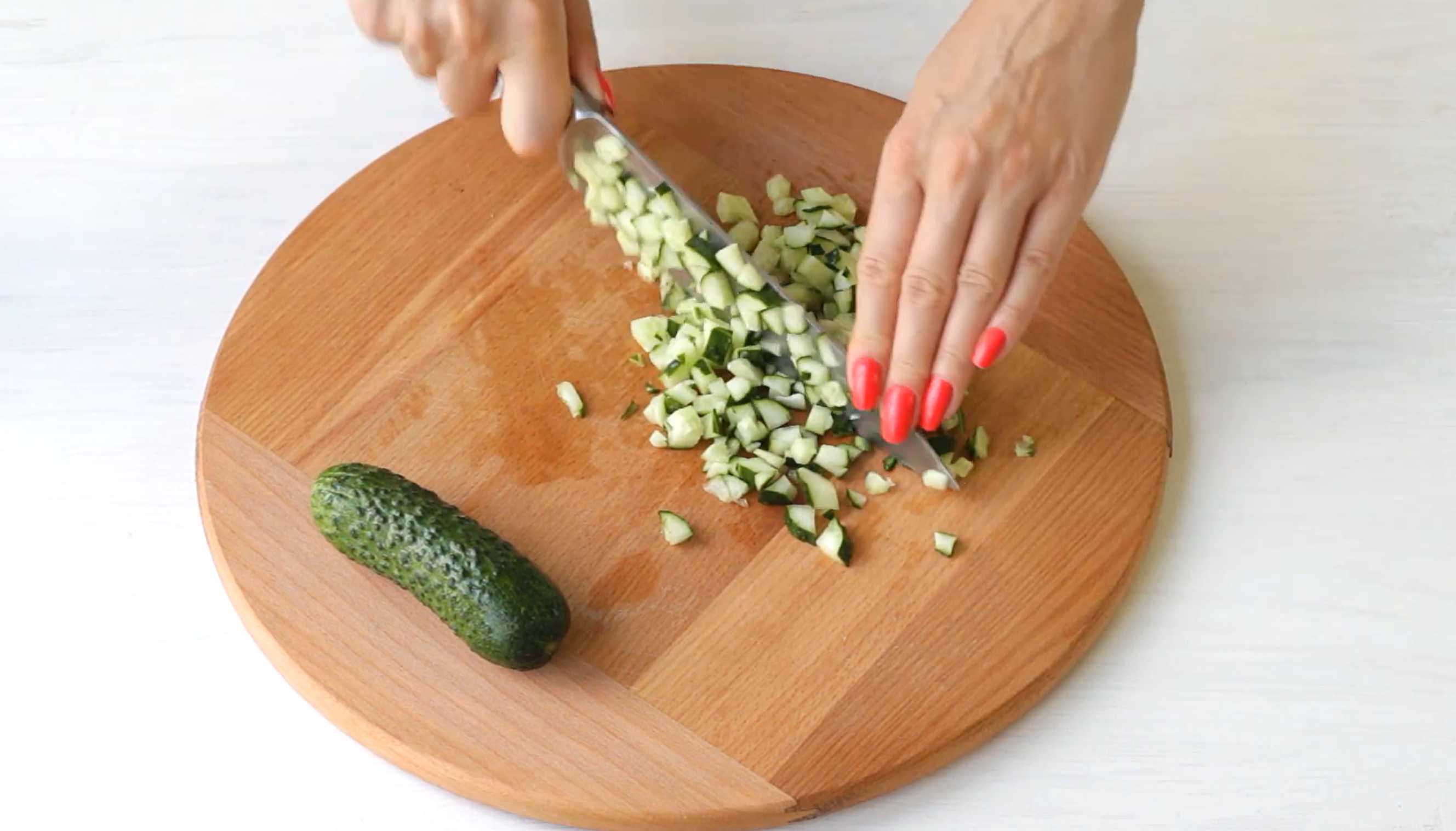 Крабовый салат с кукурузой и огурцом-Шаг 2