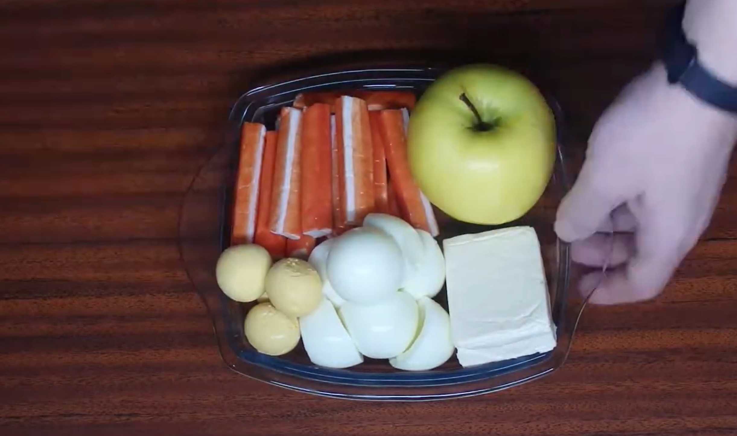 Крабовый салат с яблоком-Шаг 1