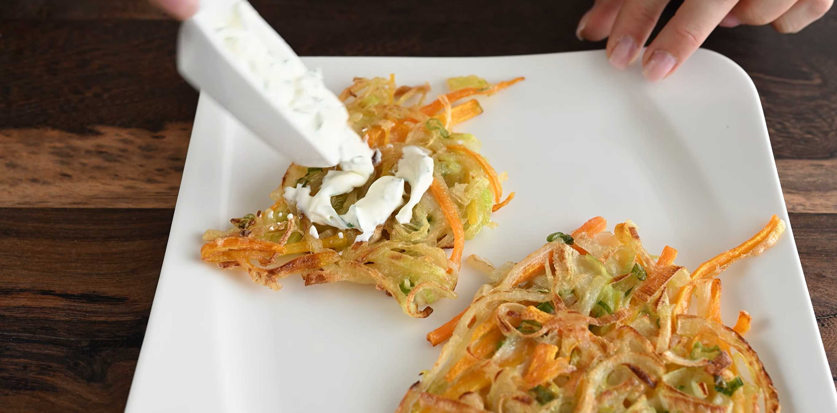 Драники из лука и лука-порея-Шаг 10