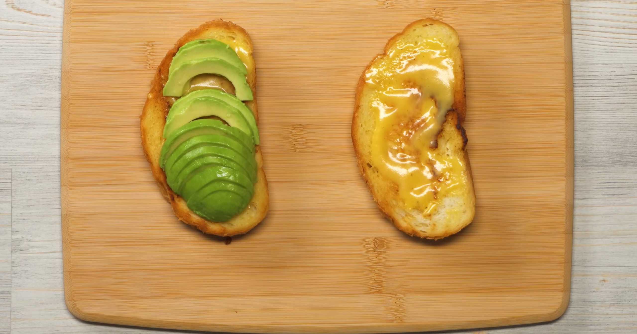 Яйца «Бенедикт» с голландским соусом-Шаг 9