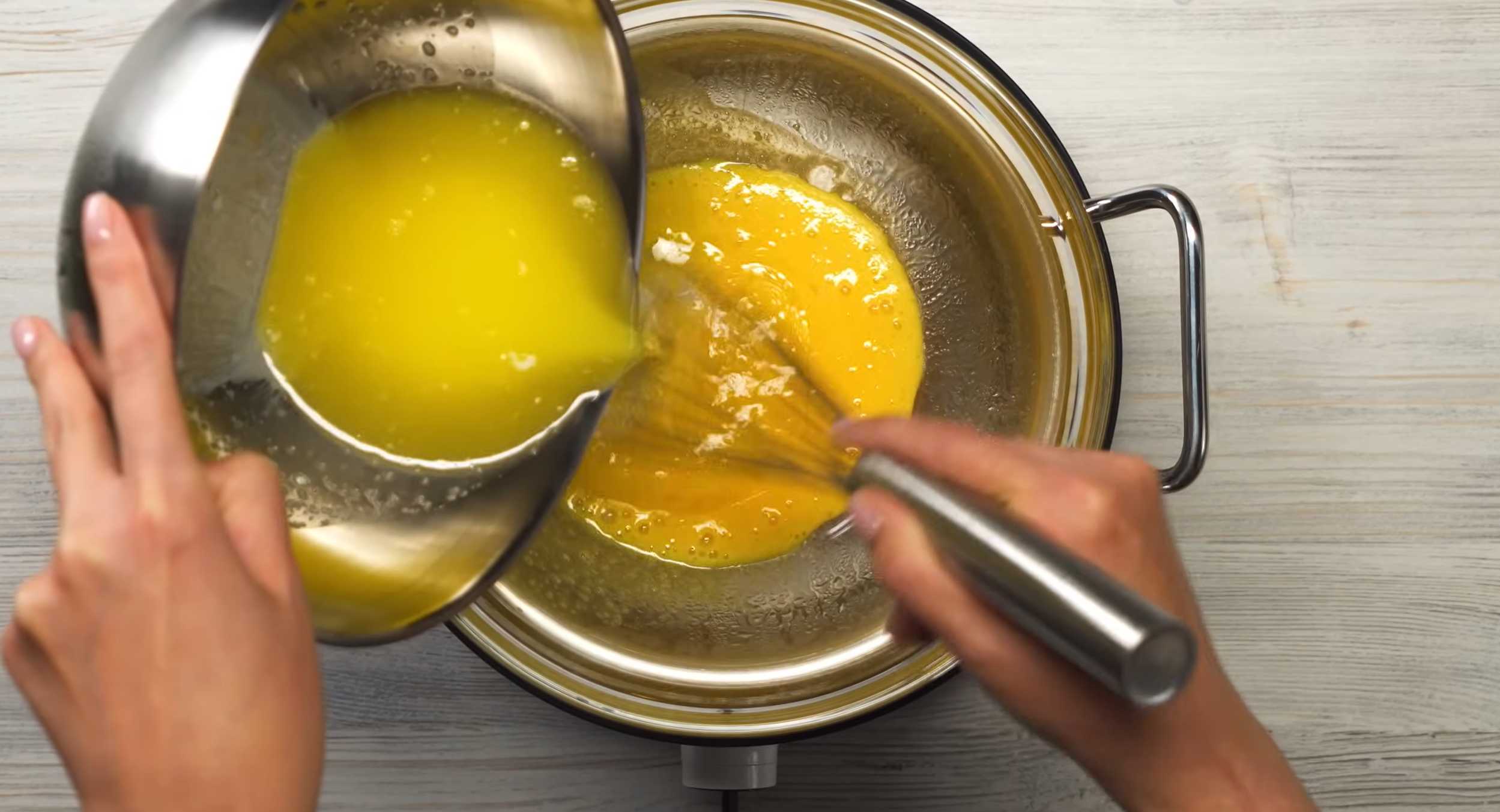 Яйца «Бенедикт» с голландским соусом-Шаг 4