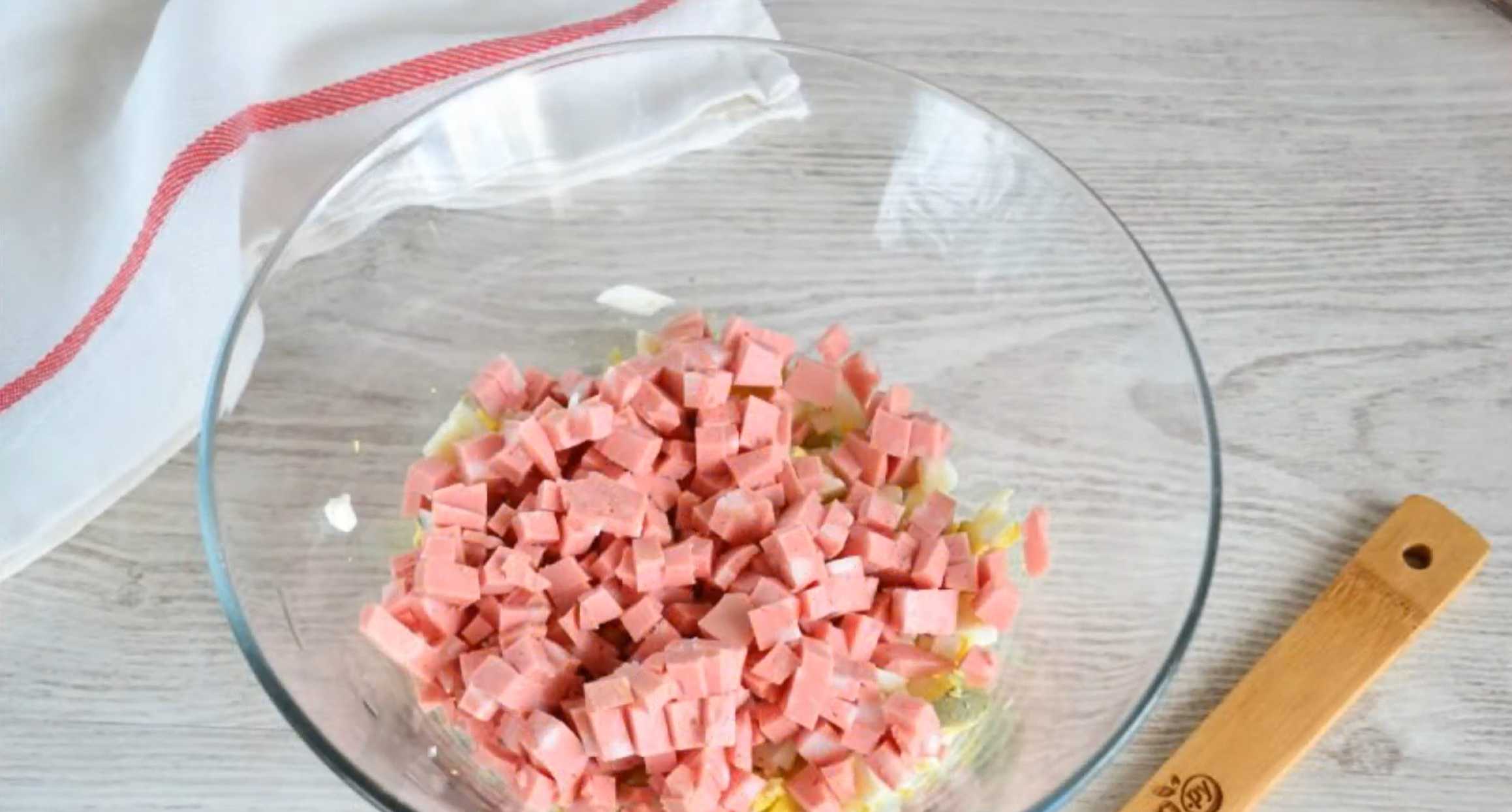 Крабовый салат с колбасой-Шаг 2