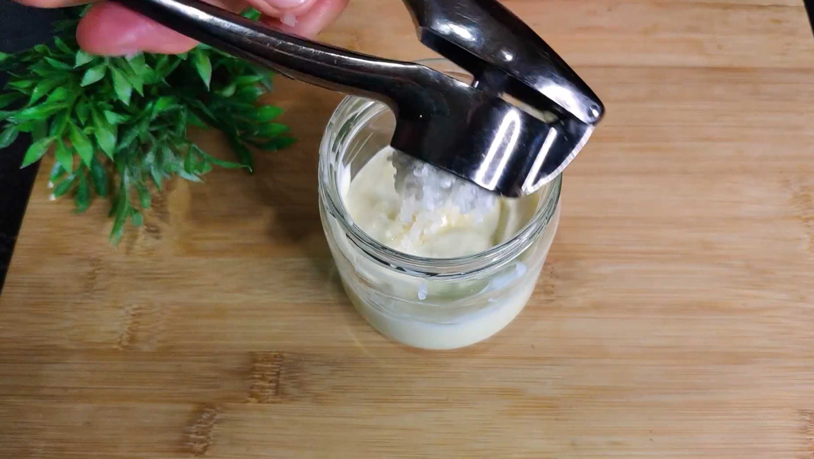 Крабовый салат с болгарским перцем-Шаг 5