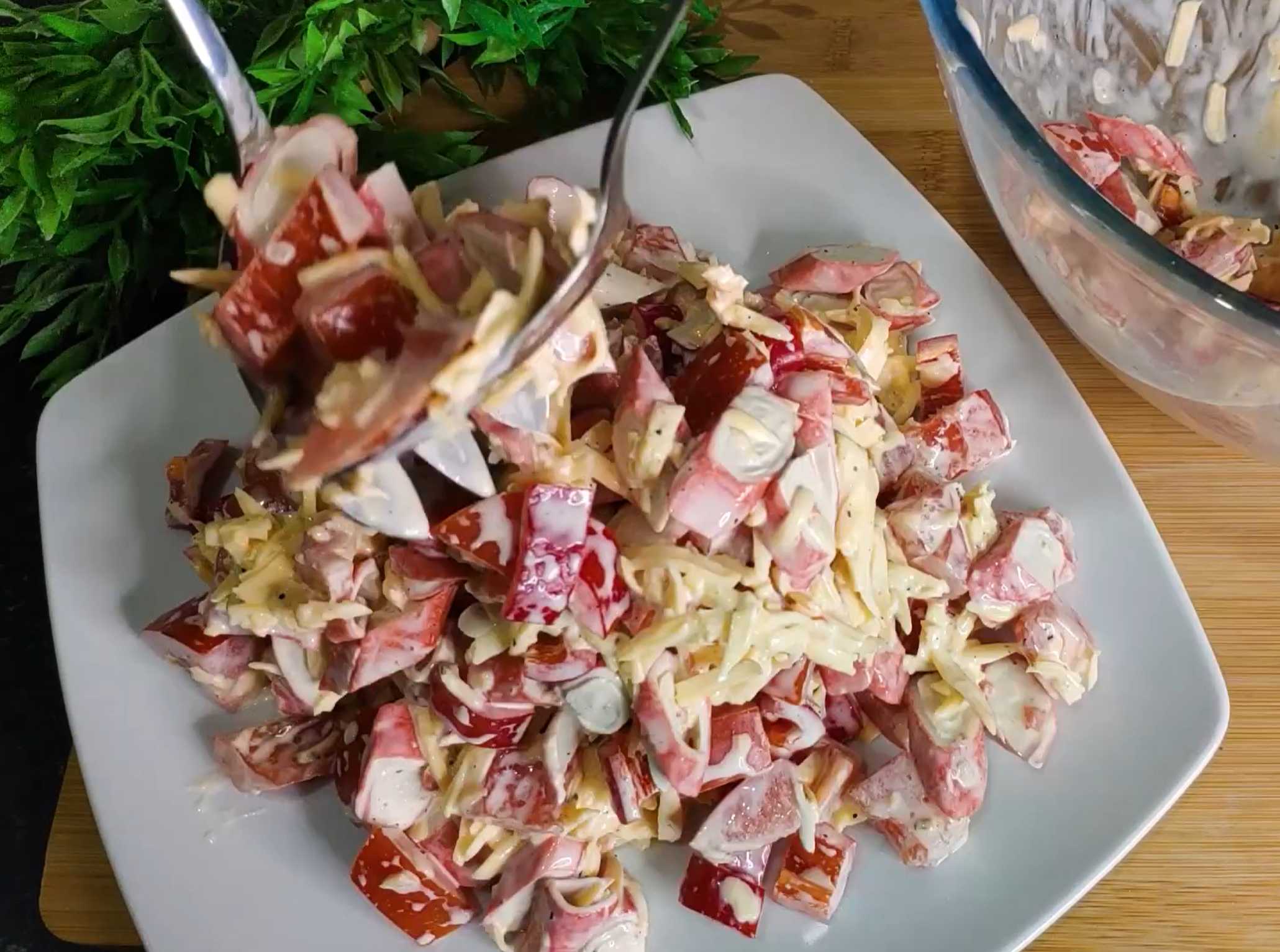 Крабовый салат с болгарским перцем-Шаг 7