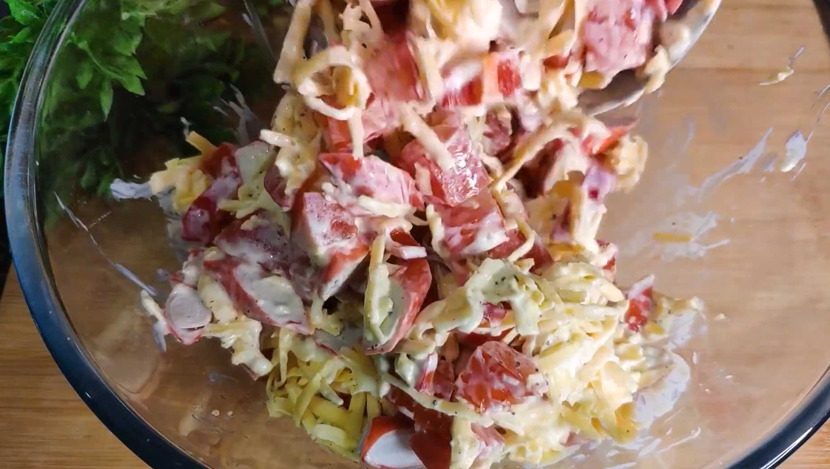 Крабовый салат с болгарским перцем-Шаг 6