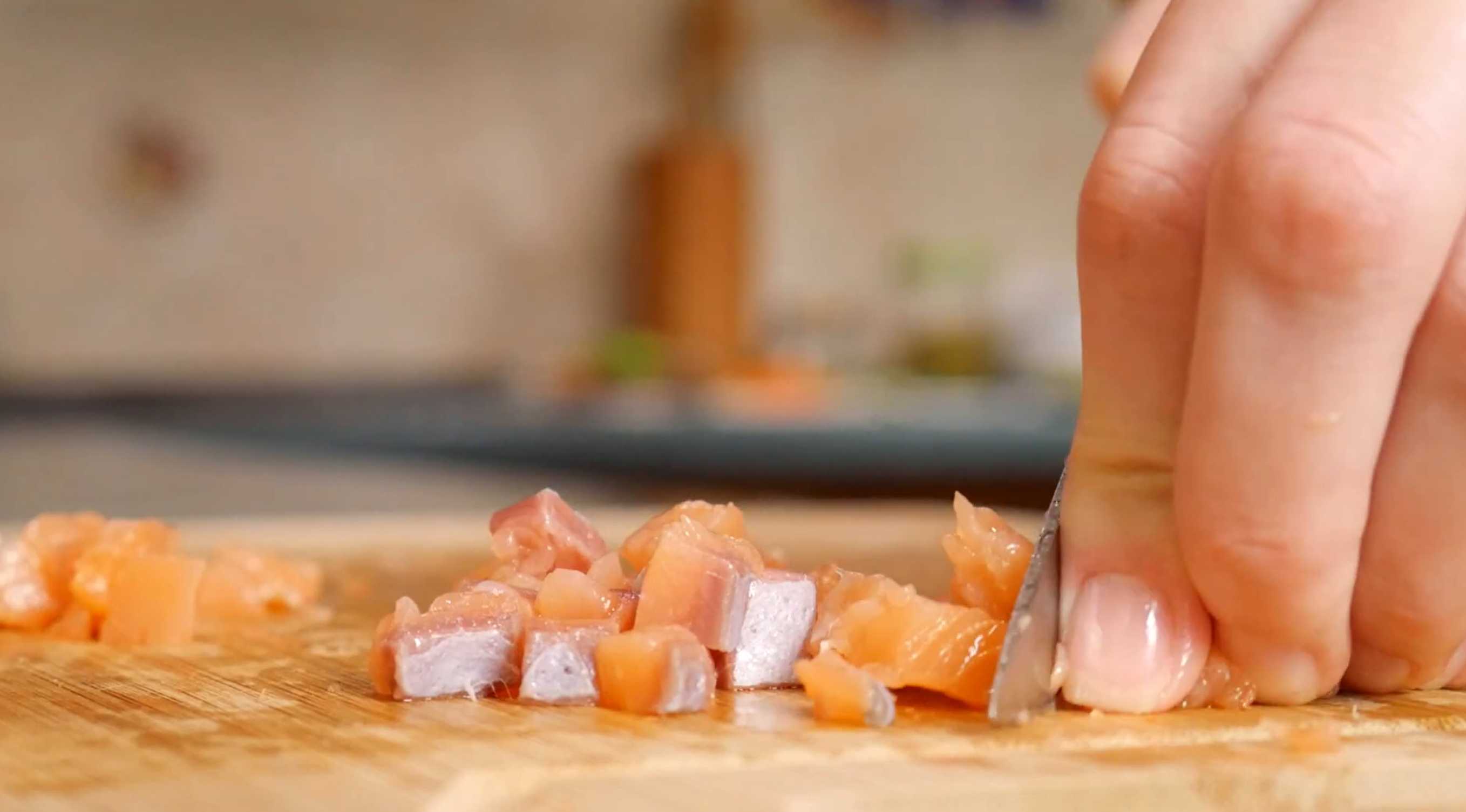 Оливье с рыбой-Шаг 5