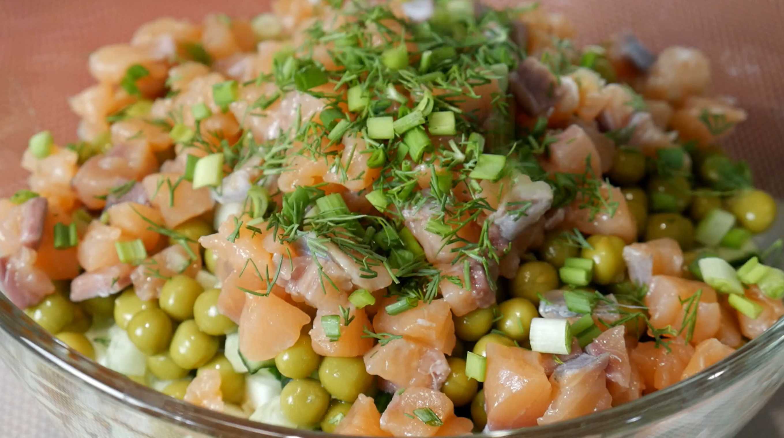 Оливье с рыбой-Шаг 6