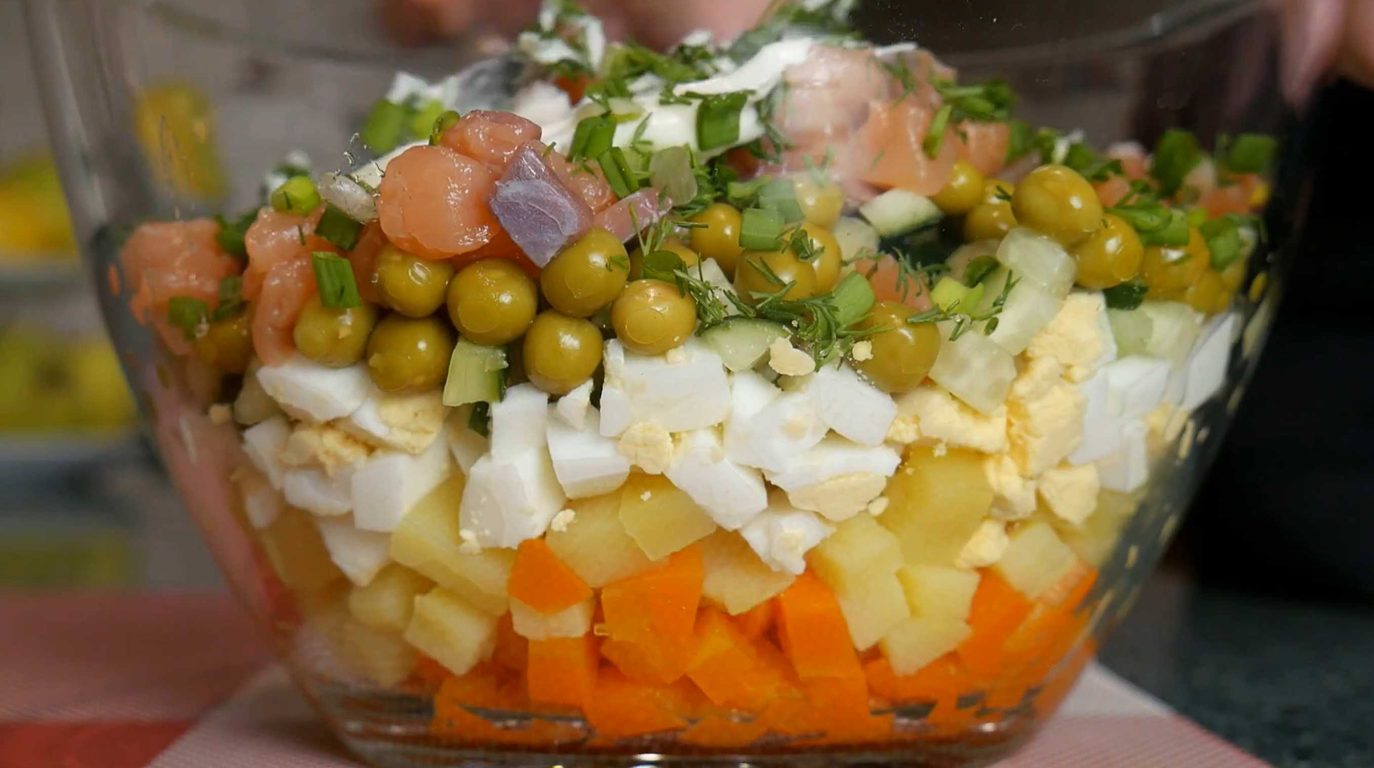 Оливье с рыбой-Шаг 8