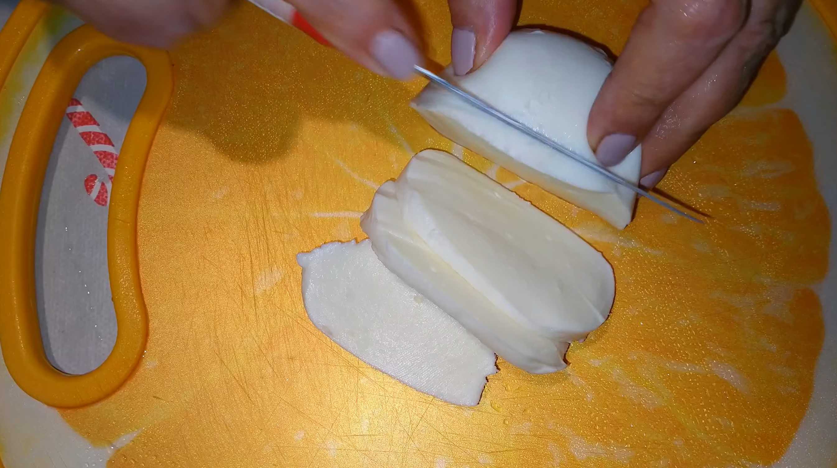 Крабовый салат с виноградом-Шаг 4