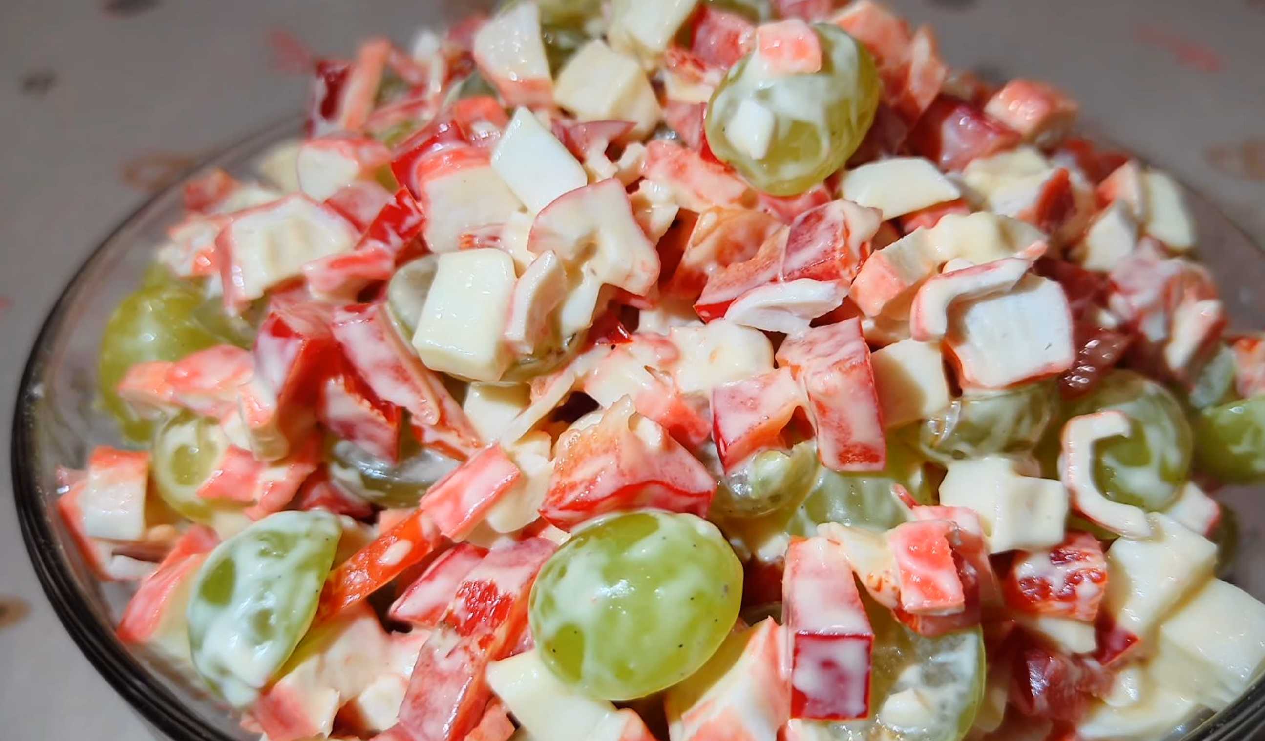 Крабовый салат с виноградом-Шаг 6