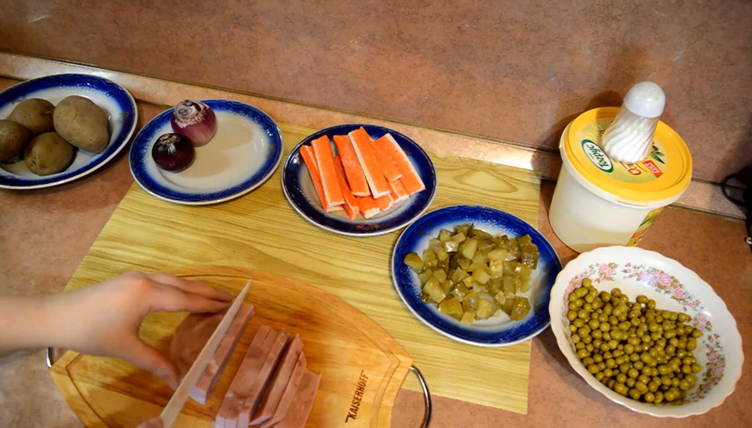 Крабовый салат с ветчиной-Шаг 2