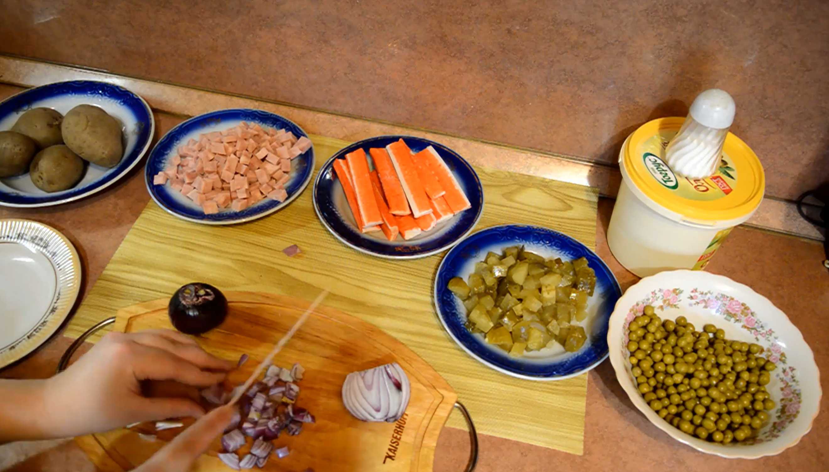 Крабовый салат с ветчиной-Шаг 3