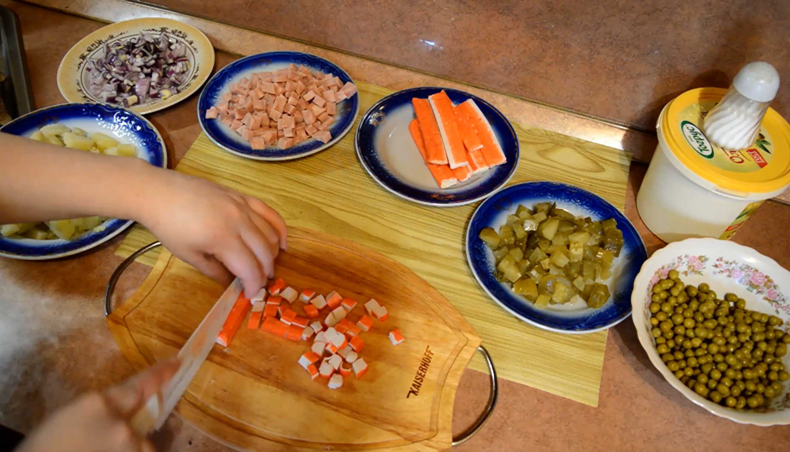 Крабовый салат с ветчиной-Шаг 5