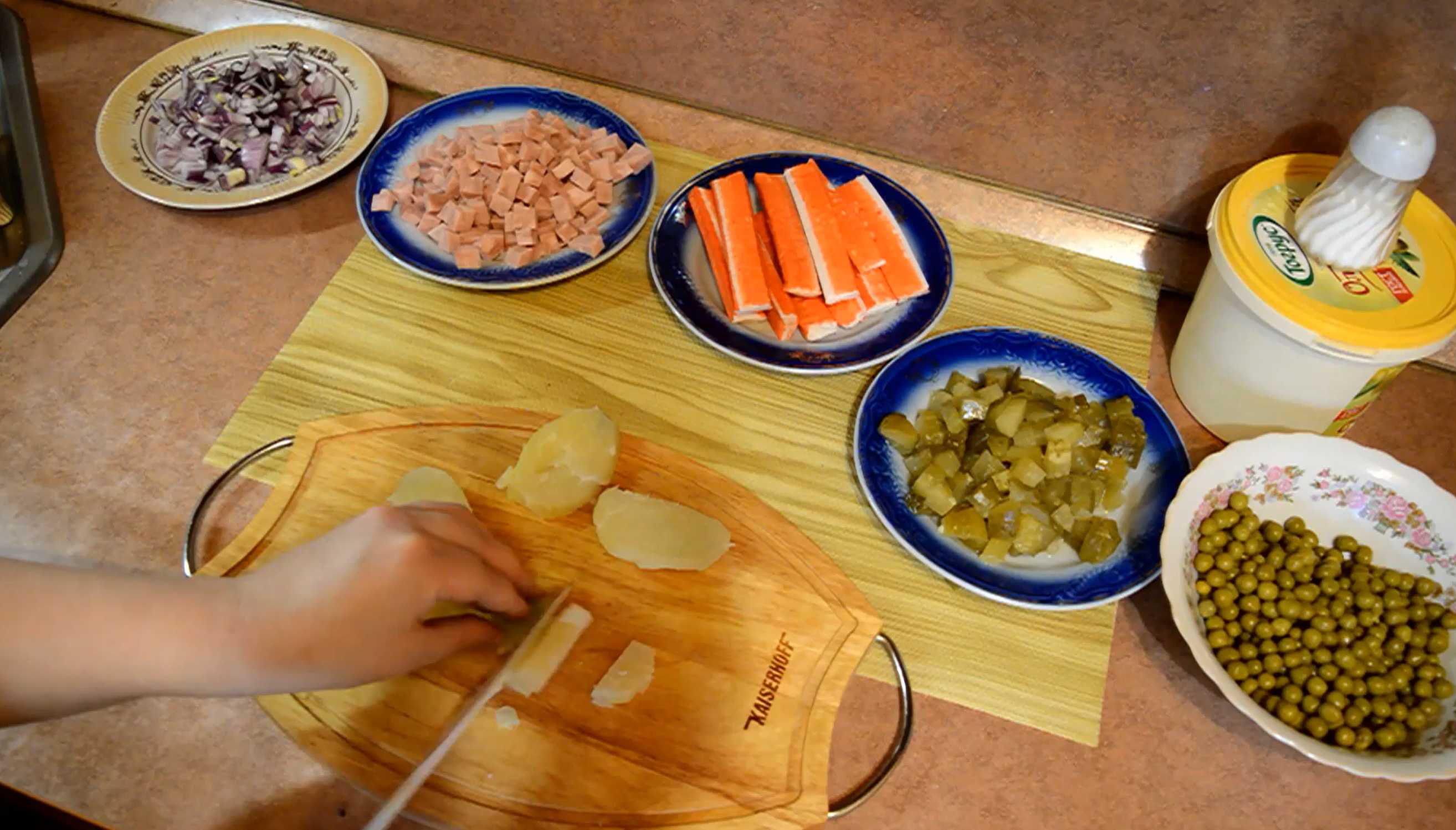 Крабовый салат с ветчиной-Шаг 4