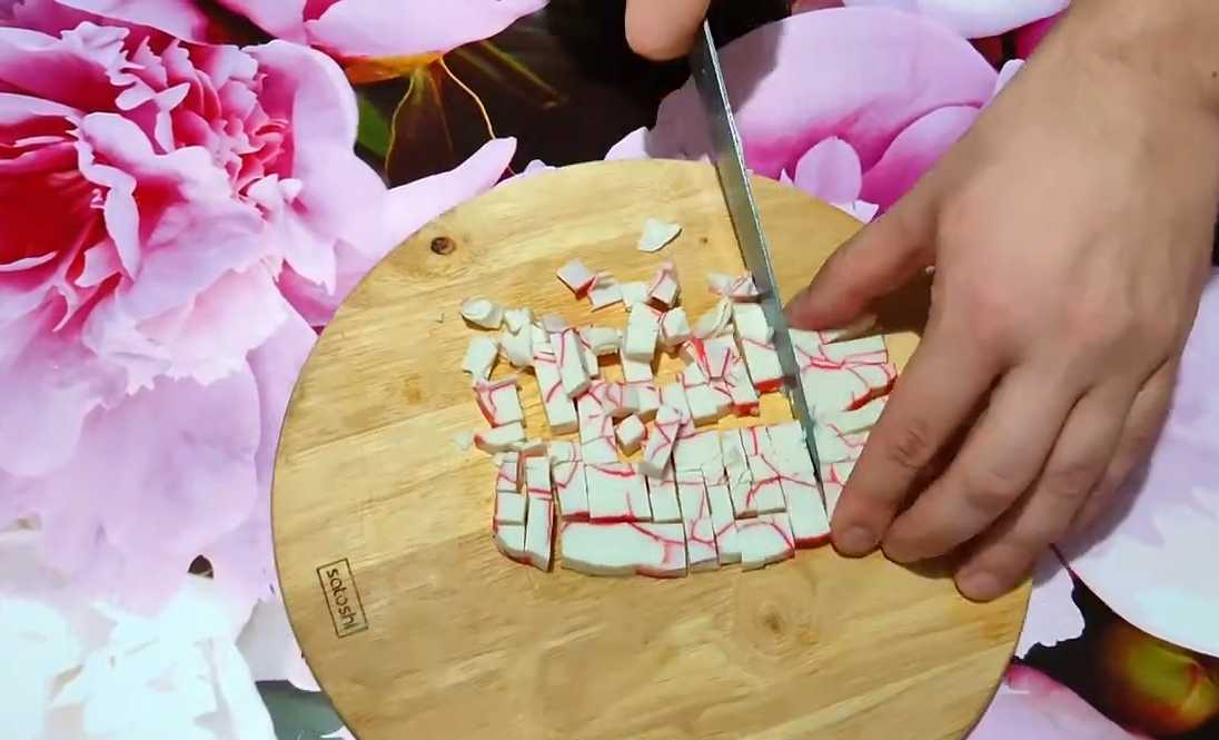 Крабовый салат с гранатом-Шаг 1