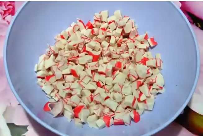 Крабовый салат с гранатом-Шаг 1