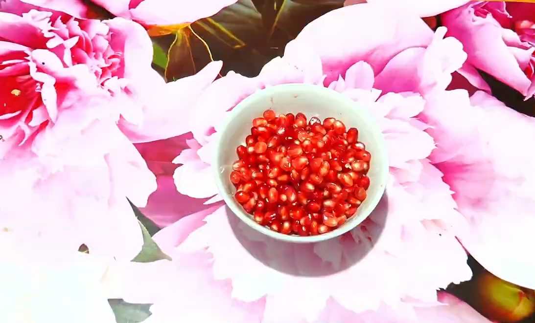 Крабовый салат с гранатом-Шаг 5