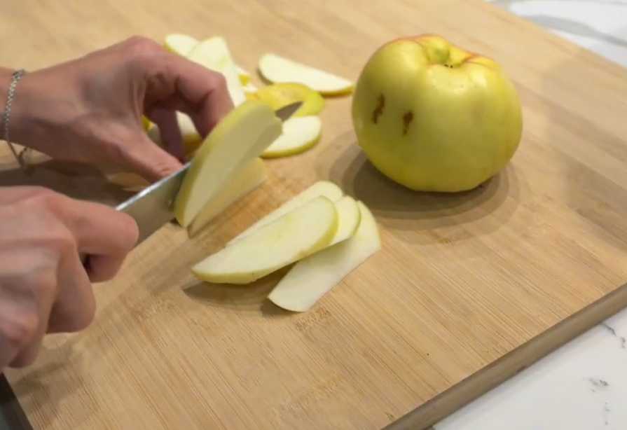 Яблочный пирог с карамелью-Шаг 1