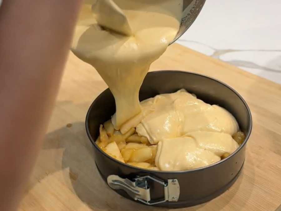 Яблочный пирог с карамелью-Шаг 5