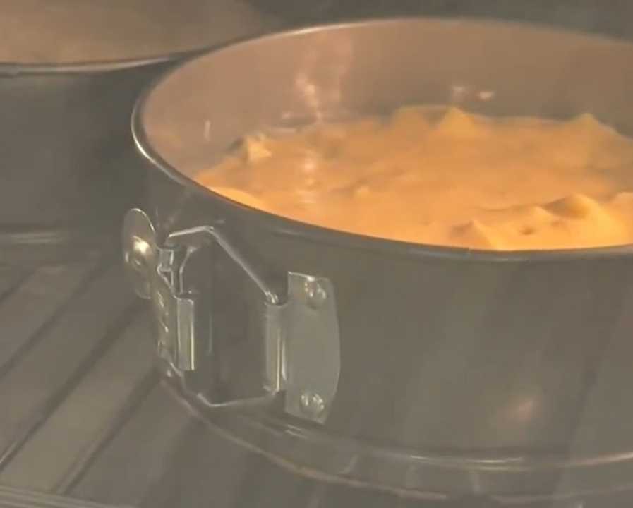 Яблочный пирог с карамелью-Шаг 6