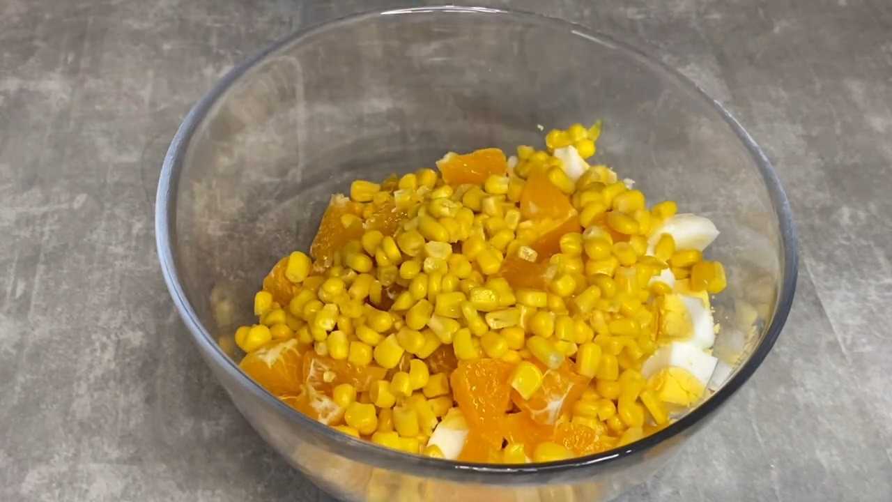 Салат с крабовыми палочками и мандаринами-Шаг 4